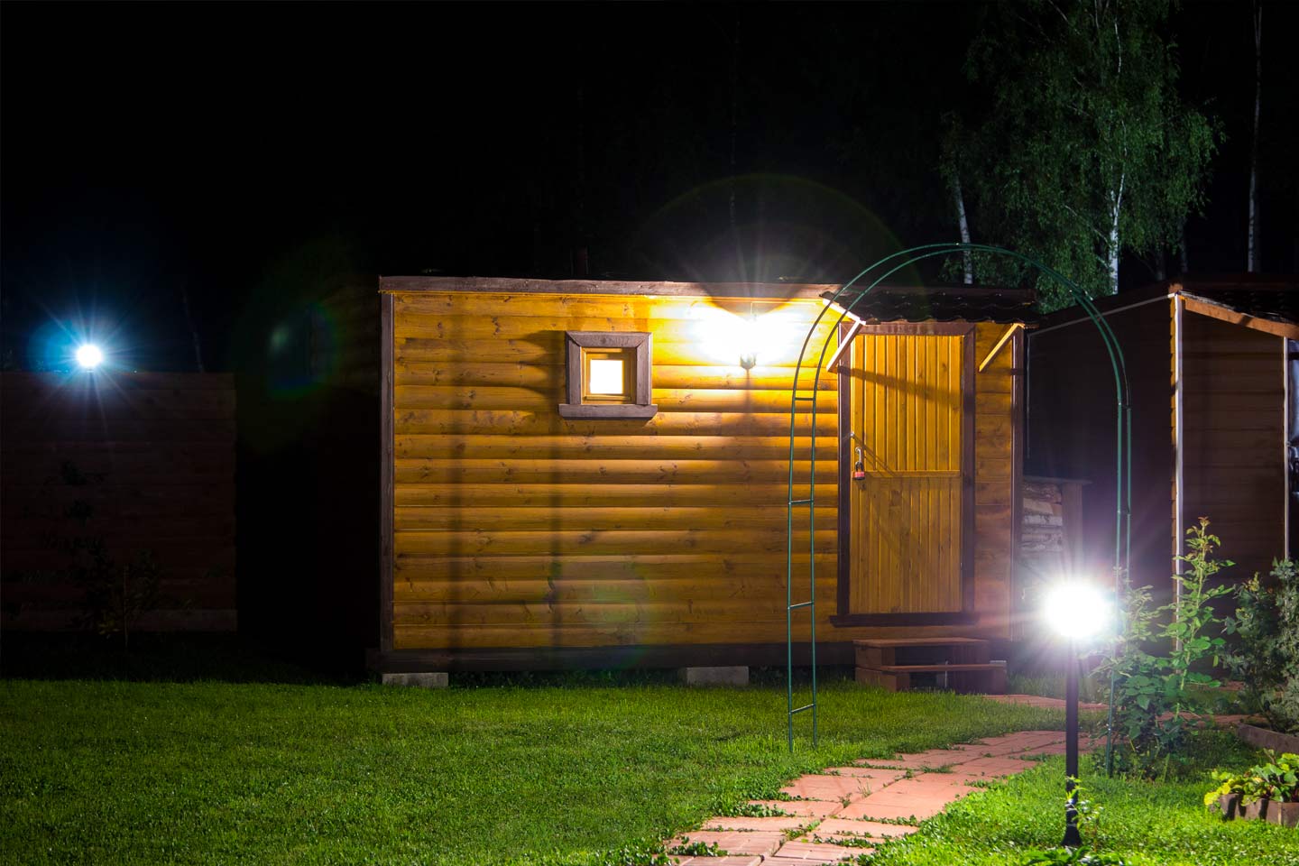 Comment bien éclairer son abri de jardin ? - Lumihome