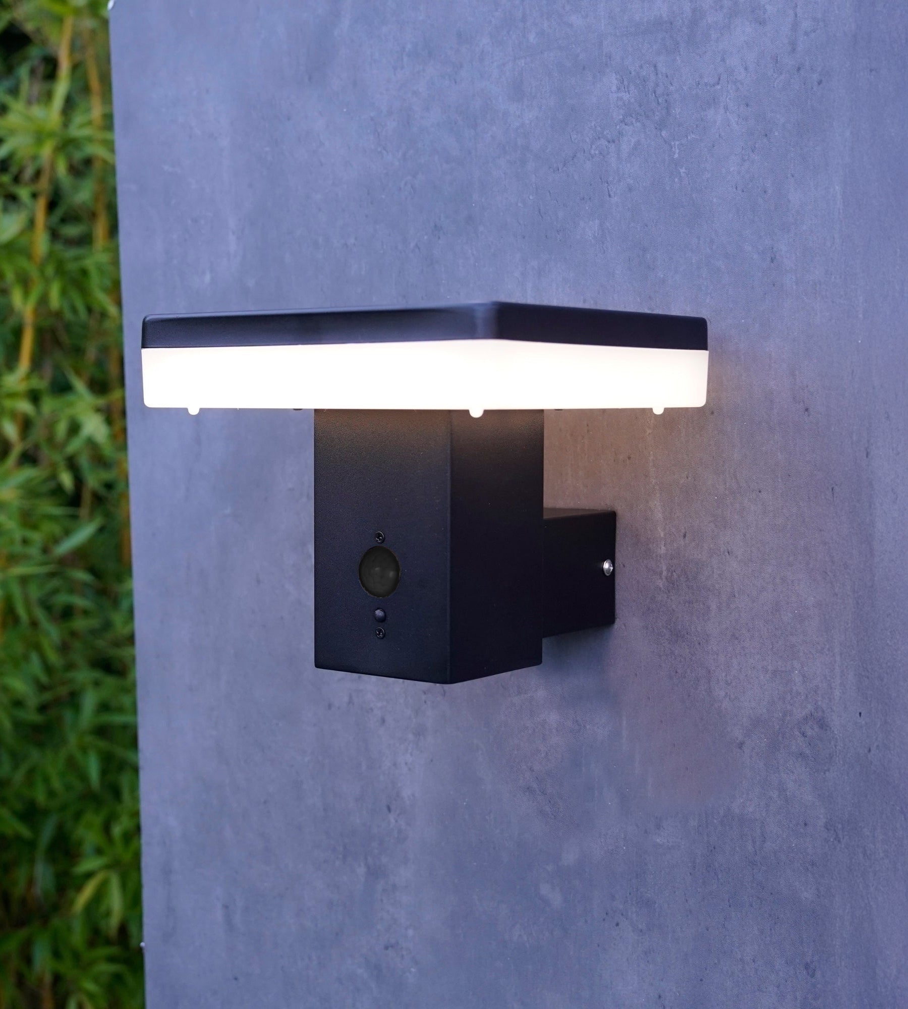 Applique Led solaire SUN–1000 - Détecteur de mouvements - 3 modes d'éclairages 150 à 1500 lumens - Lumihome
