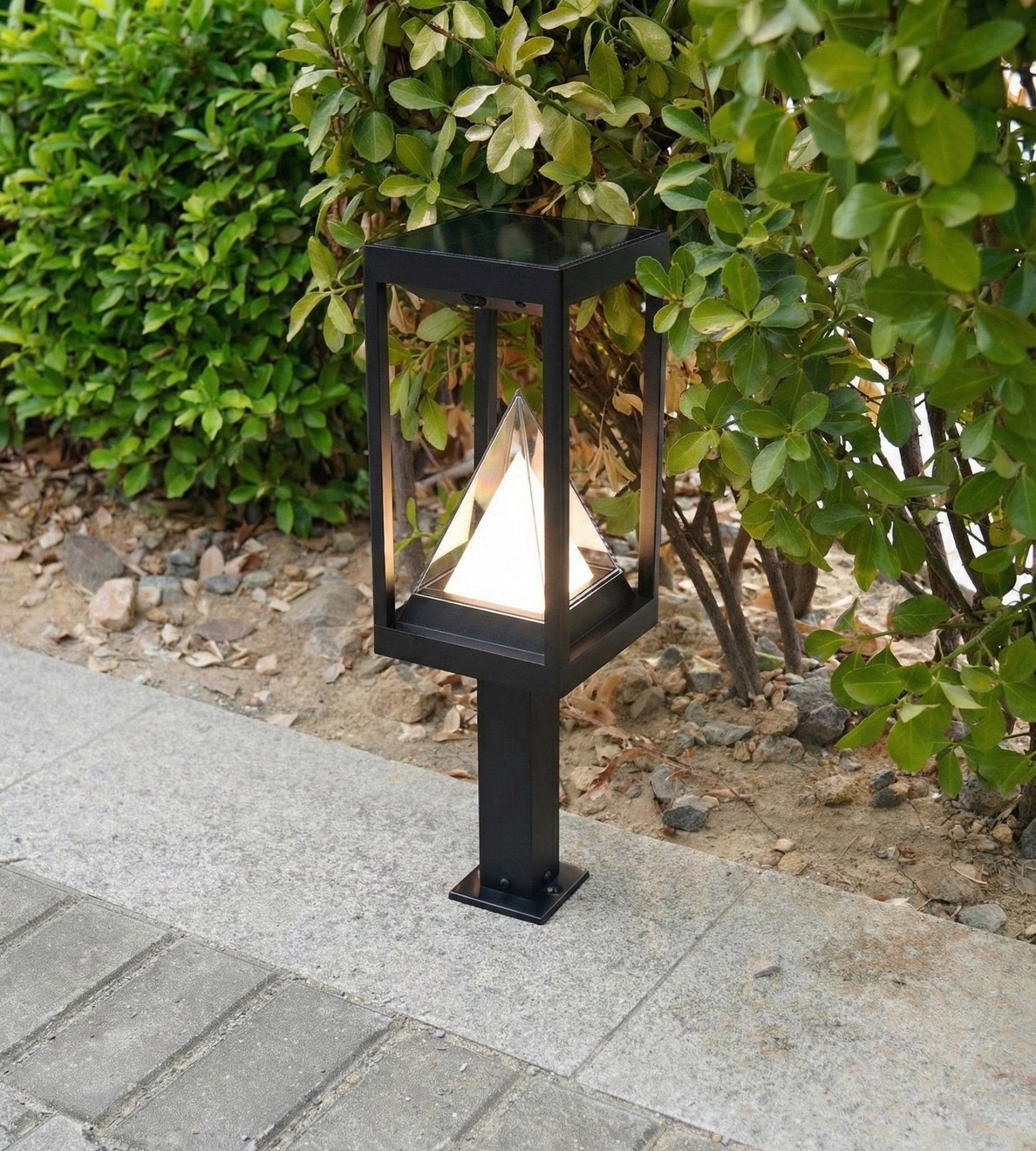Borne Led solaire KEOPS - Détecteur de mouvements - 3 modes d'éclairages 100 à 1000 lumens - Lumihome