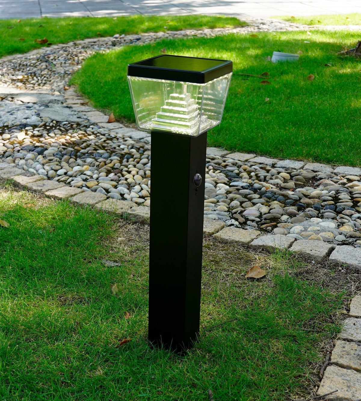 Borne Led solaire LIBERTY - Détecteur de mouvements - 3 modes d'éclairages 100 à 1000 lumens - Lumihome