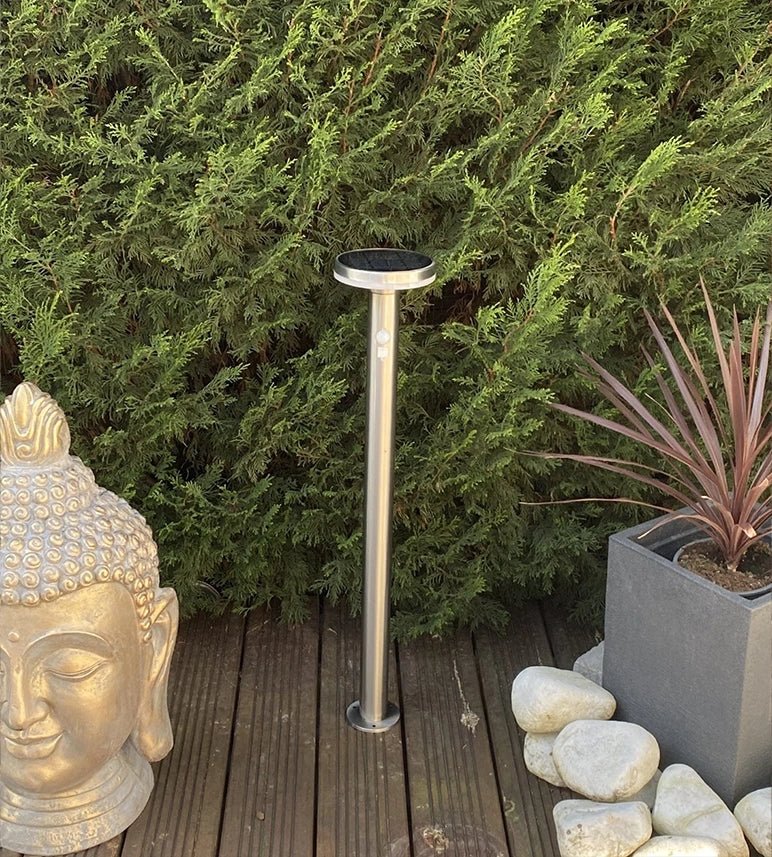 Borne Led solaire LIVING - Détecteur de mouvements - 3 modes d'éclairages 75 à 600 lumens - Lumihome