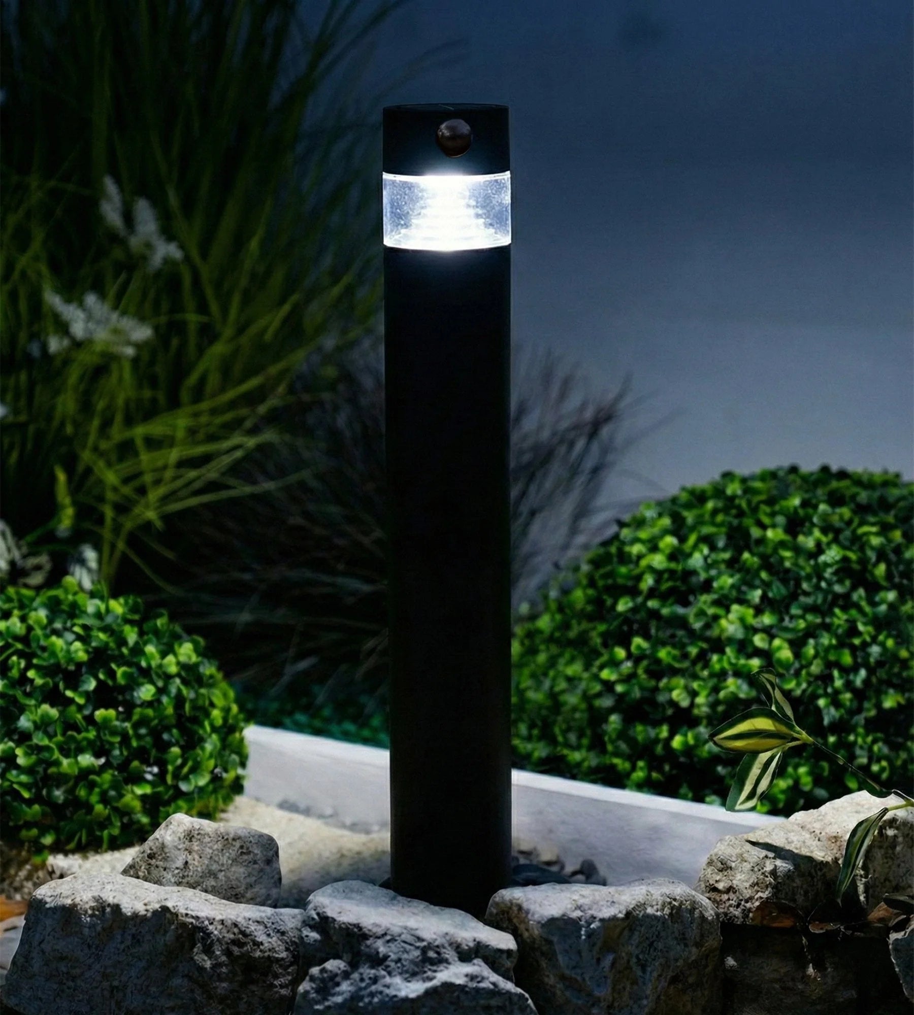 Borne led solaire ORION - À planter - Hauteur 50 cm - De 75 à 150 lumens - Lumihome