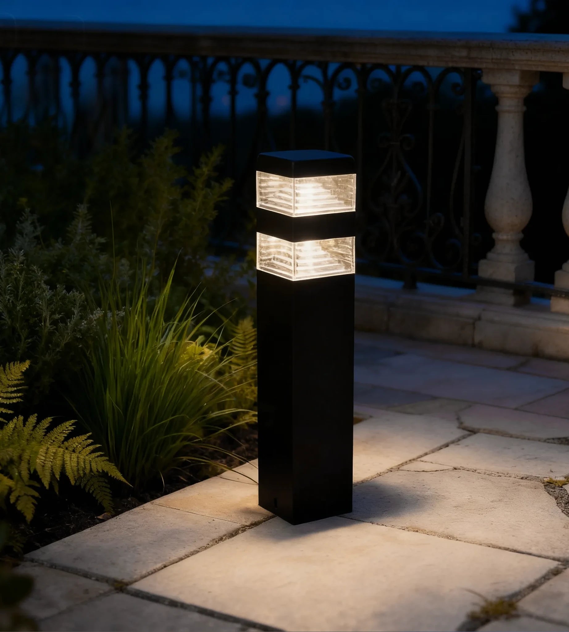 Borne Pyramide 1000 lumens - 32 leds - 230V - Lumihome