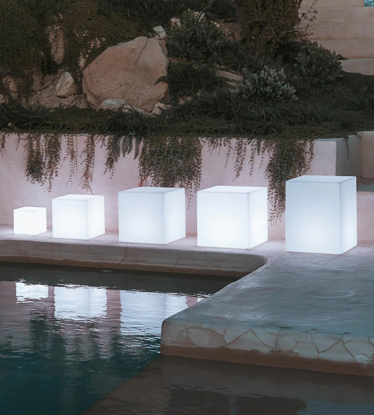 Cube lumineux solaire et rechargeable CUBY - RGB+CCT télécommandable - Extérieur et Intérieur - Lumihome