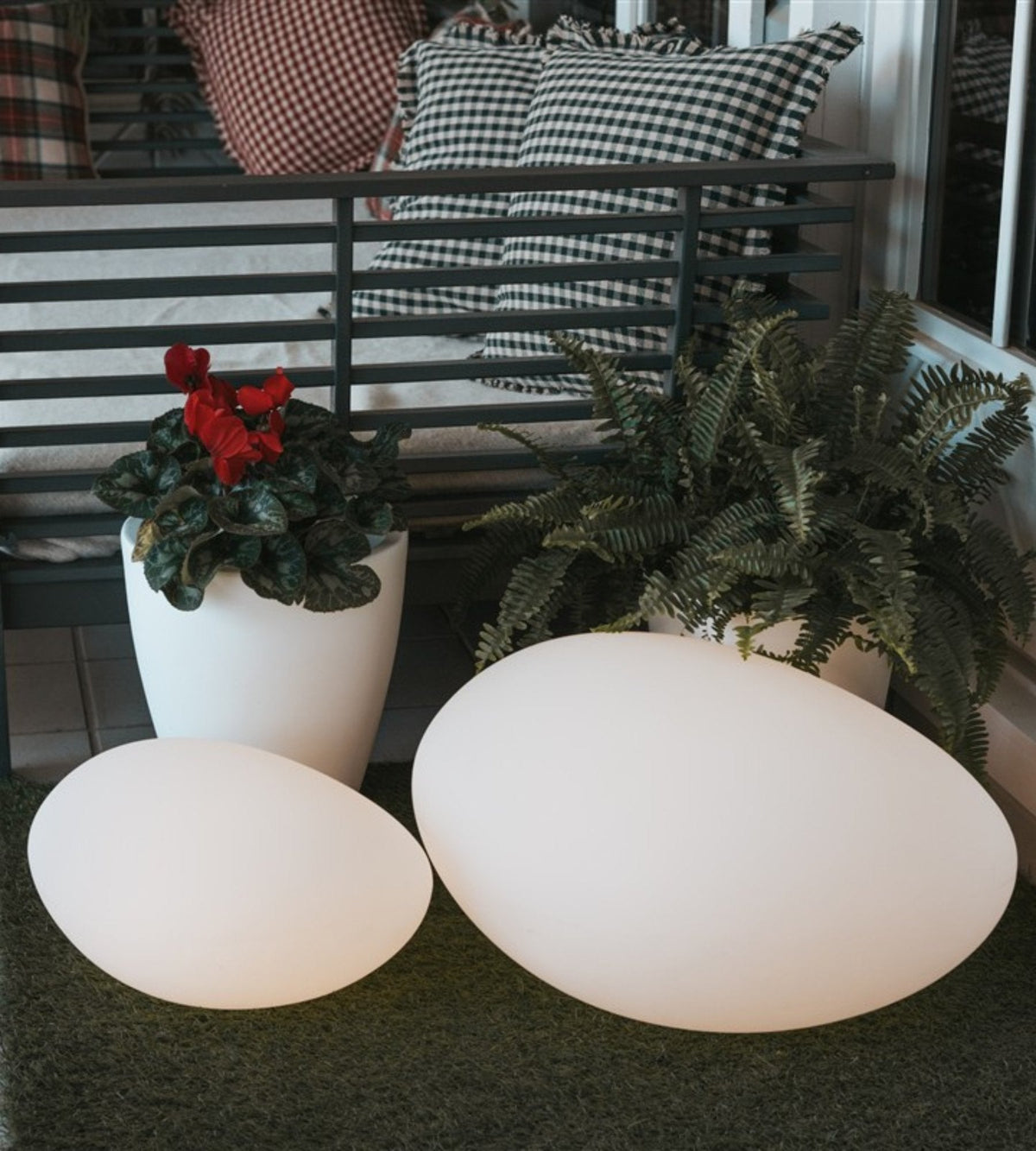 Galet lumineux solaire et rechargeable PETRA - RGB+CCT télécommandable - Détecteur crépusculaire - Lumihome