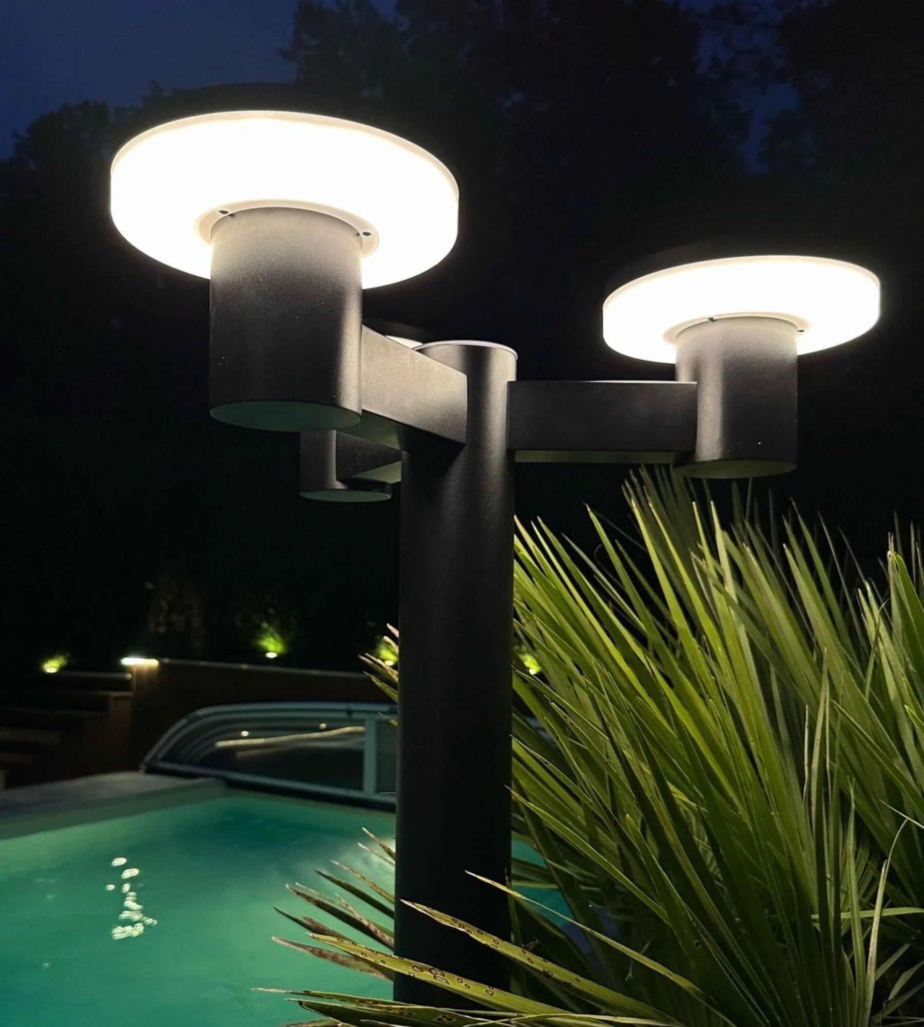 Lampadaire solaire Led ALTO 3000 - Hauteur 2m - Télécommandable - 300 à 3000 lumens - Lumihome