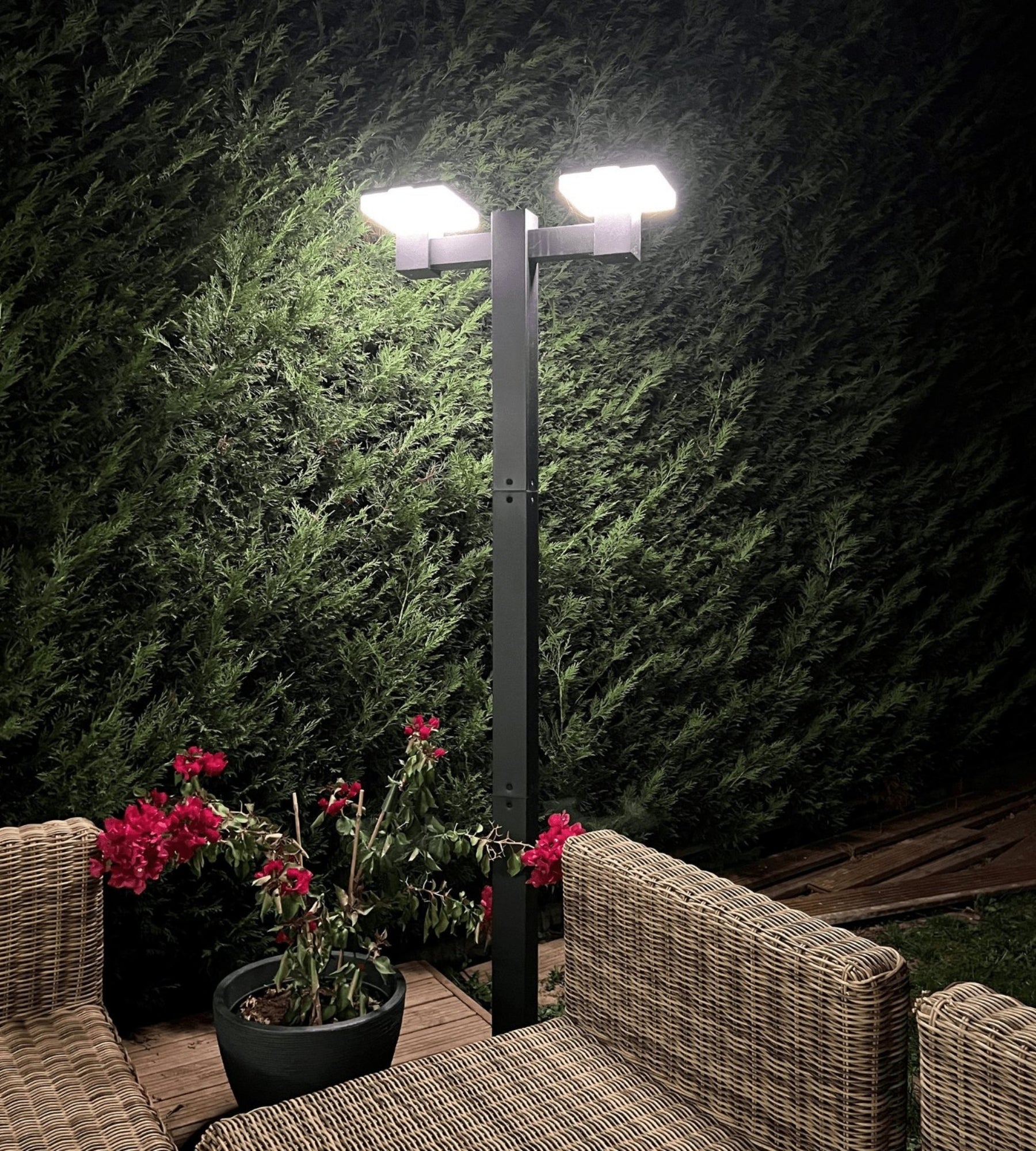 Lampadaire LED solaire SUN–2000, Noir, 120/200 cm,Télécommandable