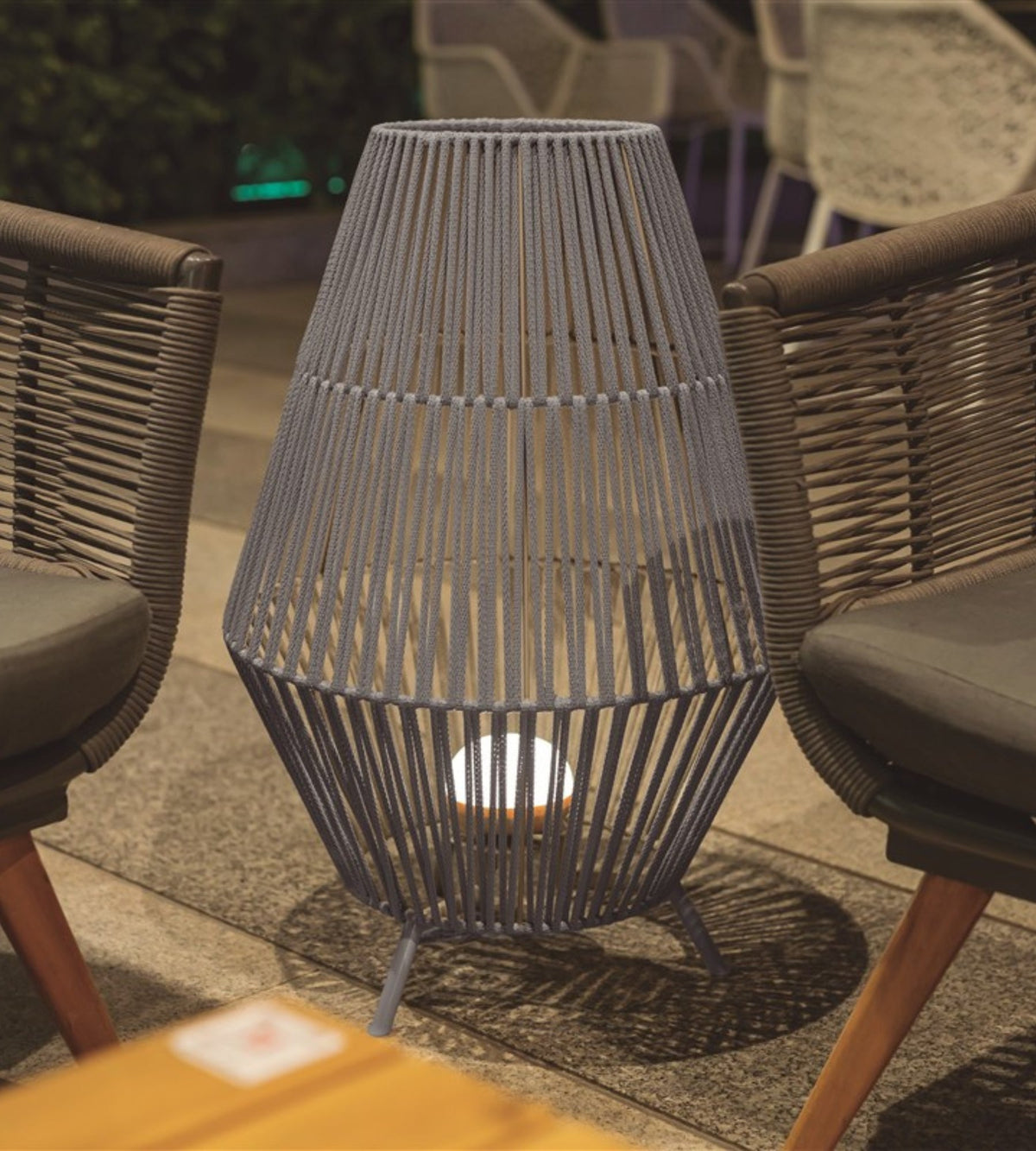 Lampe décorative tressée CONTA - Intérieur et Extérieur - Batterie rechargeable - Lumihome