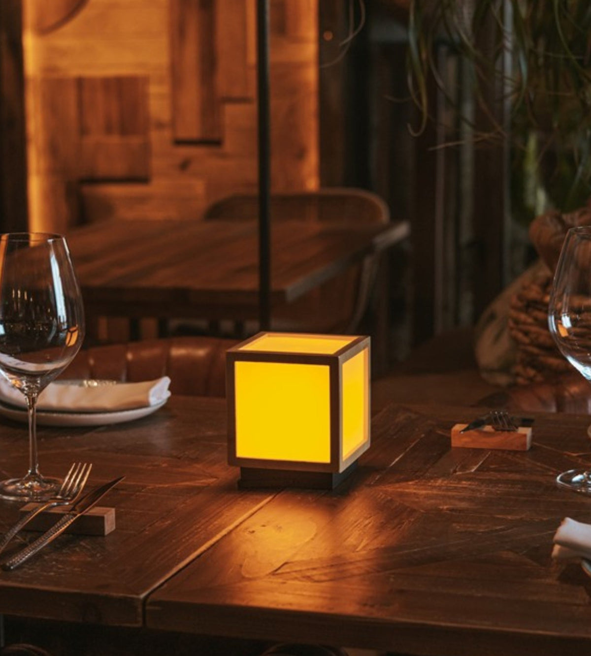 Lanterne portable sans fil VEGA - Format cube - Rechargeable via USB et solaire - Lumihome