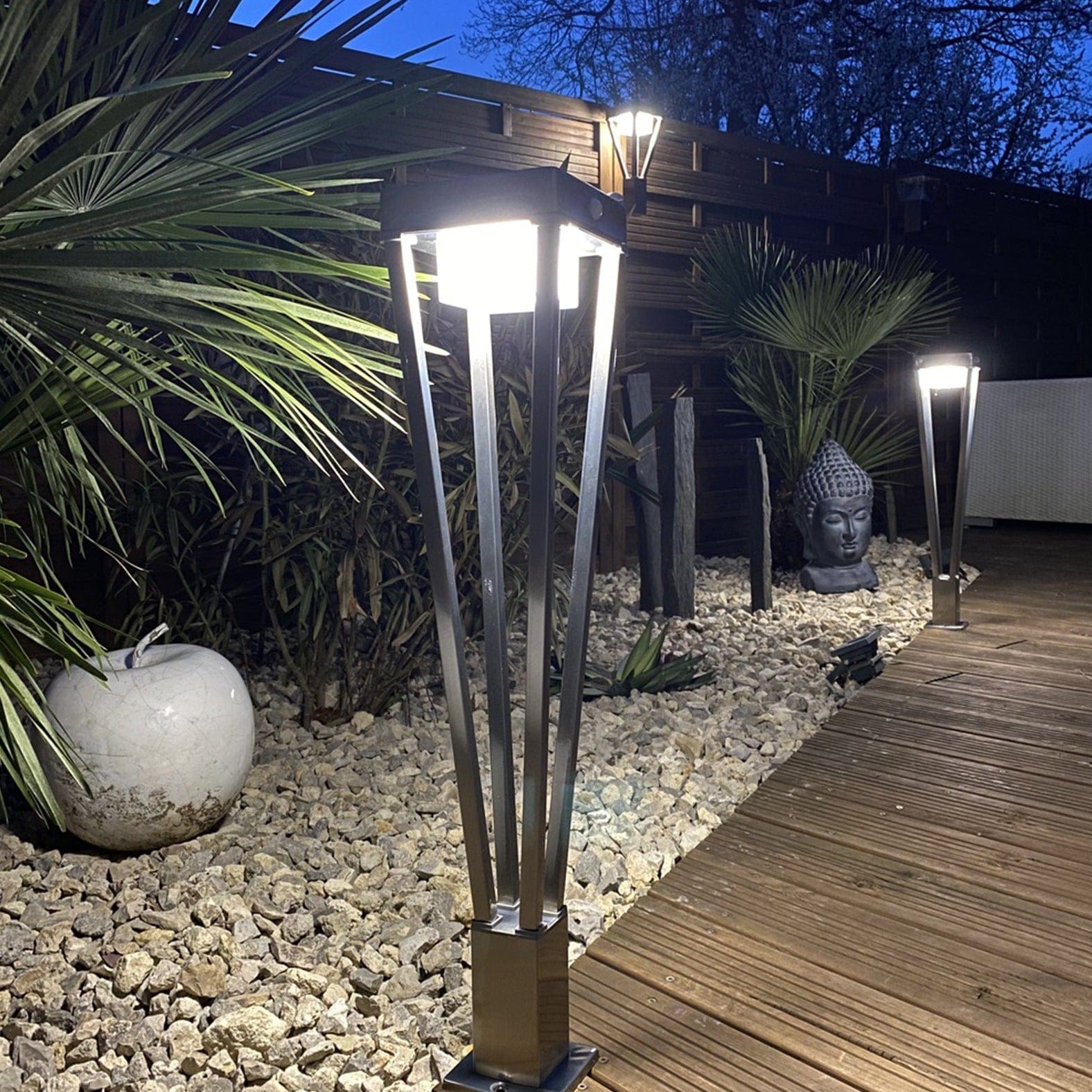 Borne Led solaire LUXOR - Détecteur de mouvements - 3 modes d'éclairages - 75 à 600 lumens - Lumihome-France.com