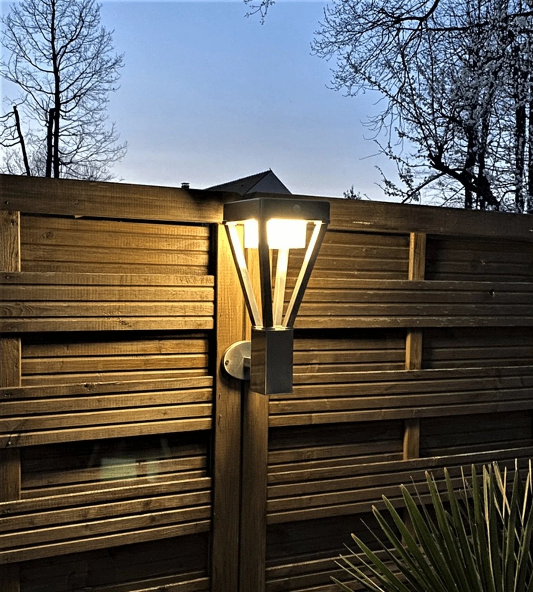Applique Led extérieur solaire LUXOR - Détecteur de mouvements - 3 modes d'éclairages 75 à 600 lumens - Lumihome