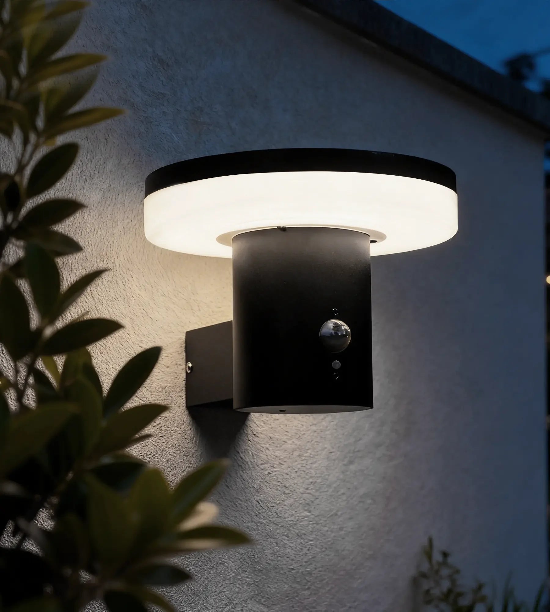 Applique murale extérieure LED solaire ALTO+, Noire, avec détecteur - 3 modes d'éclairage 150 à 1000 lumens