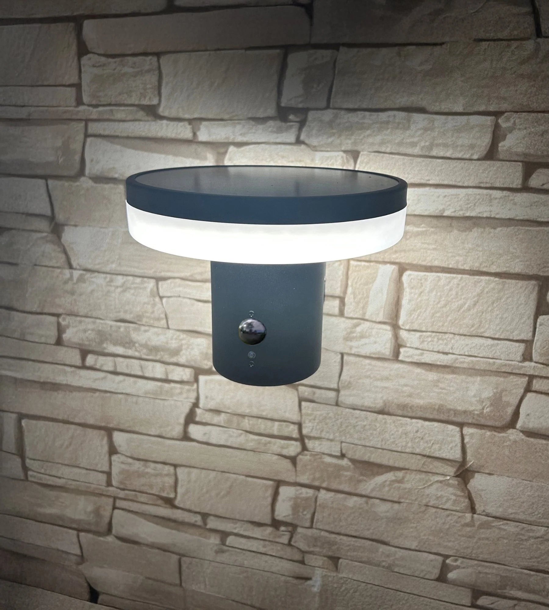 Applique Led solaire ALTO+ télécommandable - Détecteur de mouvements - 3 modes d'éclairage 150 à 1000 lumens - Lumihome