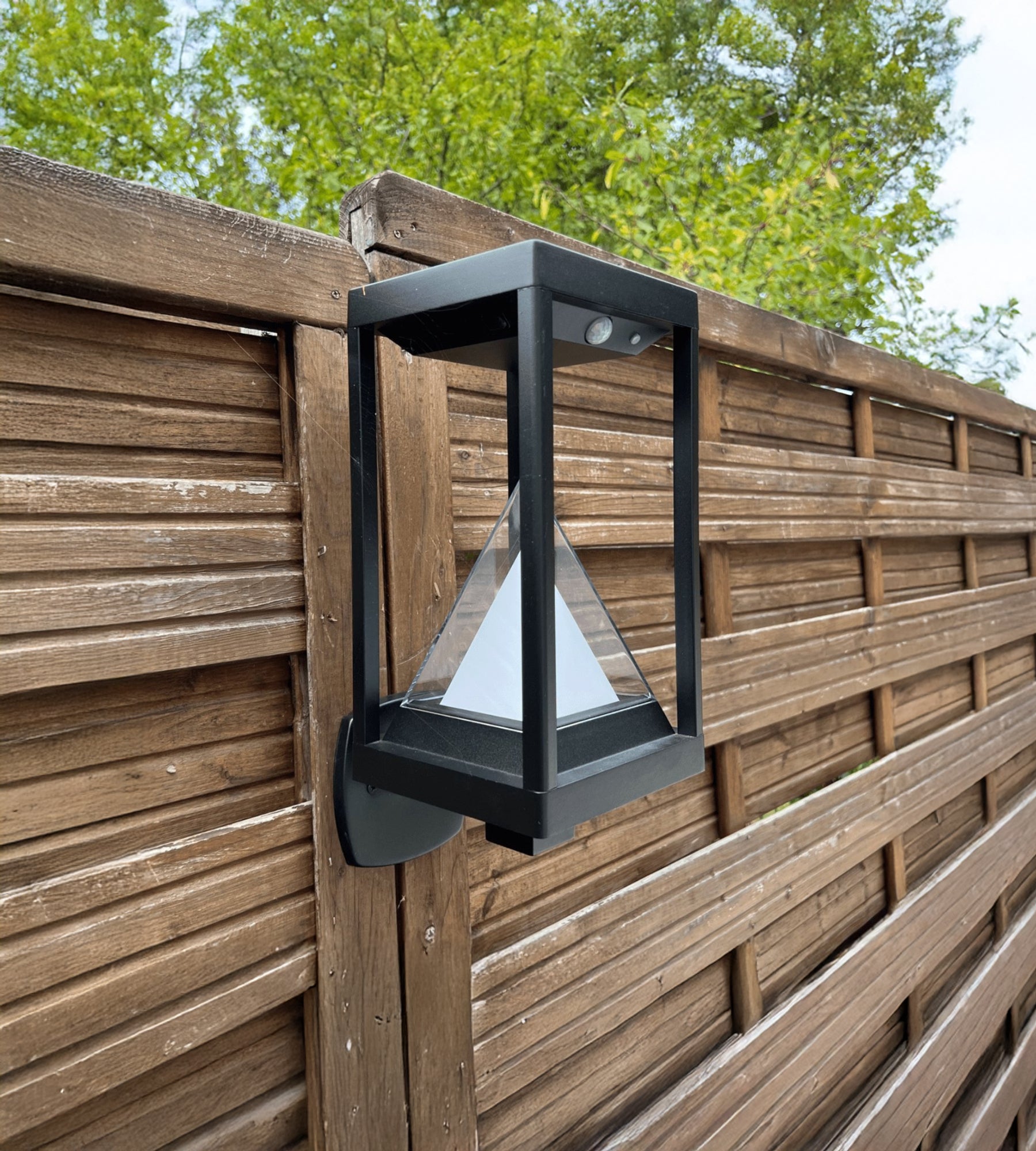 Applique murale extérieure LED solaire KEOPS, Noire, avec détecteur - 3 modes d'éclairage 75 à 600 lumens