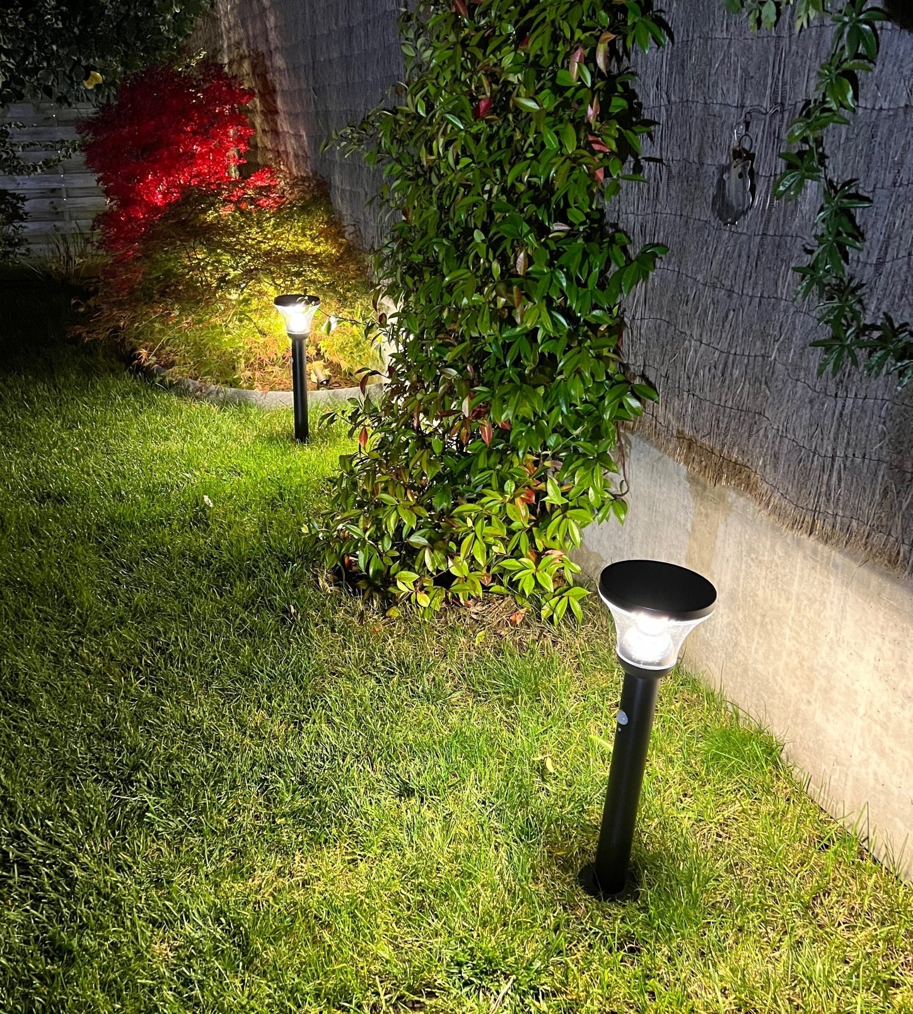 Borne Led solaire DIVA - Détecteur de mouvements - 3 modes d'éclairage de 75 à 600 lumens - Lumihome