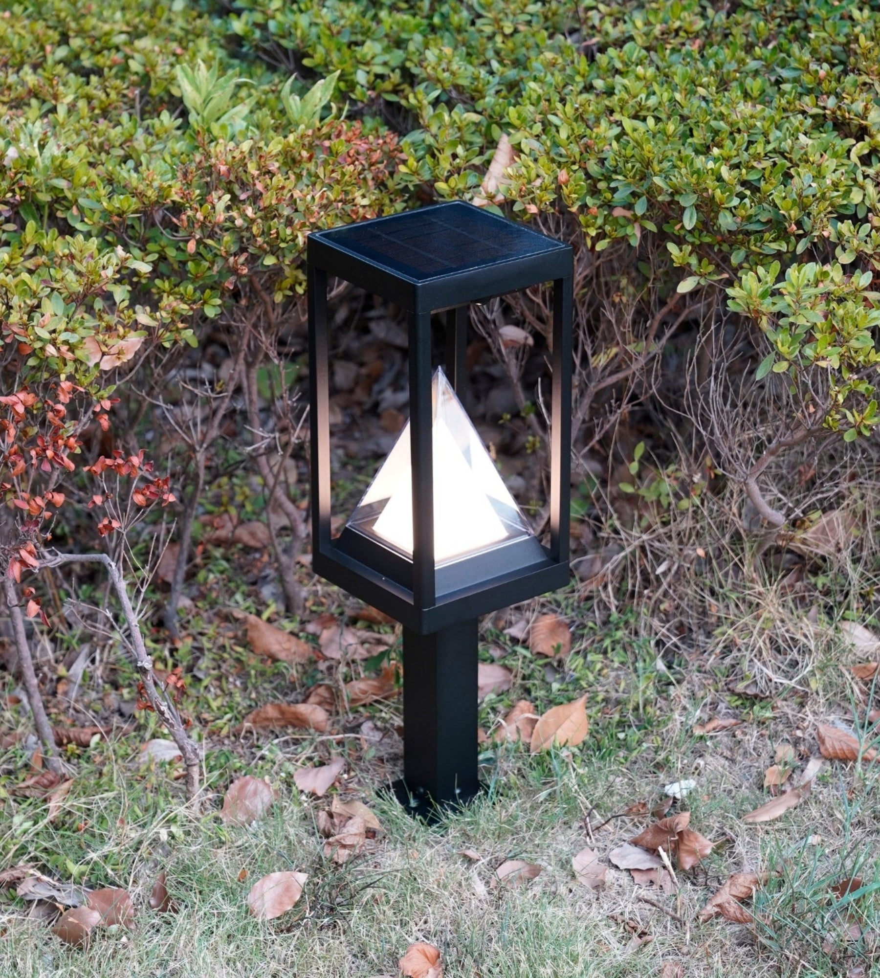 Borne Led solaire KEOPS - Détecteur de mouvements - 3 modes d'éclairages 75 à 600 lumens - Lumihome
