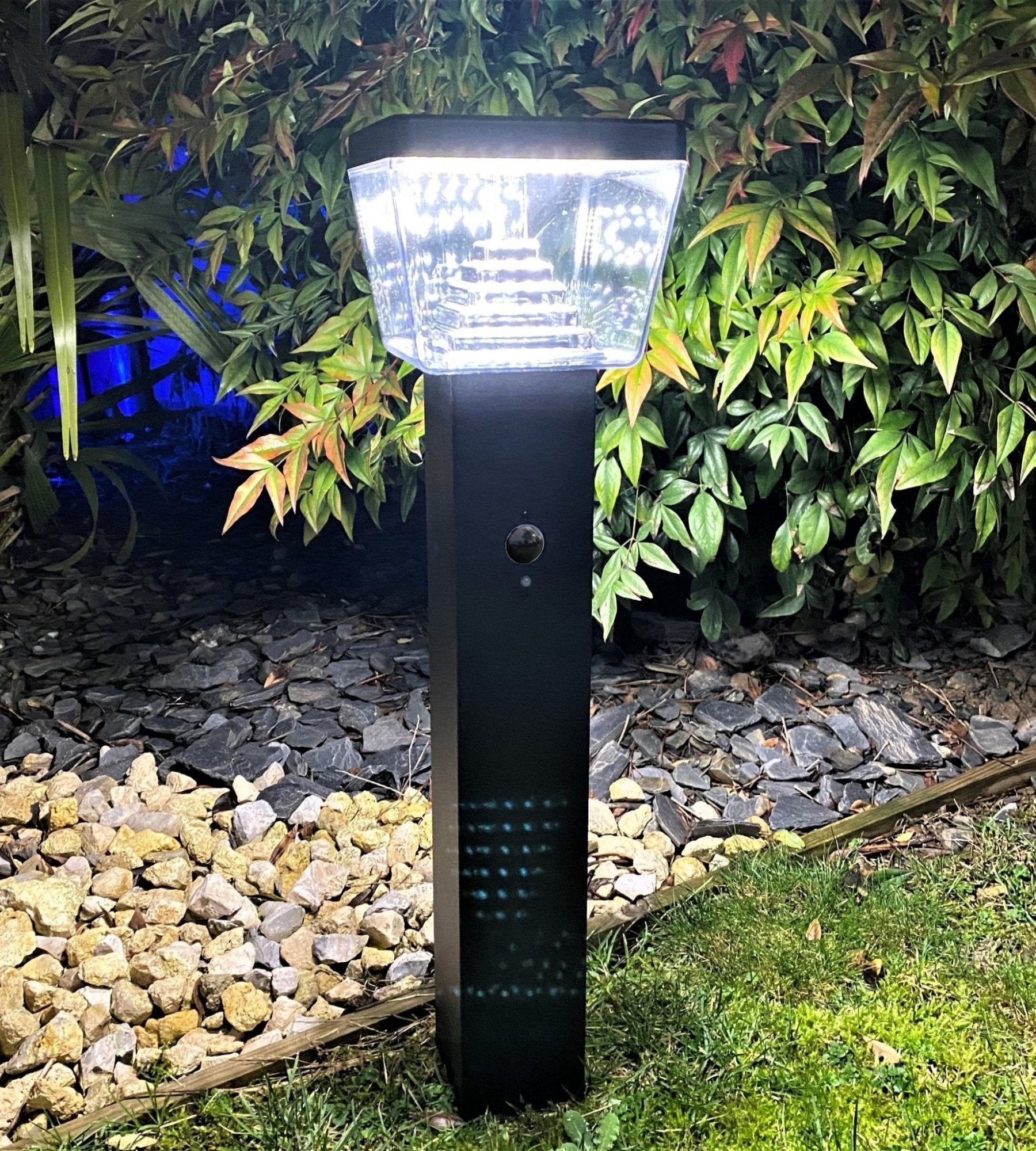 Borne Led solaire LIBERTY - Détecteur de mouvements - 3 modes d'éclairages 100 à 1000 lumens - Lumihome