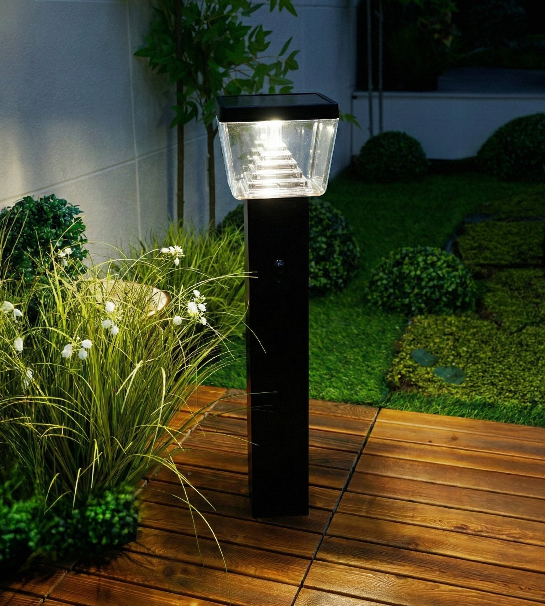 Borne Led solaire LIBERTY - Détecteur de mouvements - 3 modes d'éclairages 100 à 1000 lumens - Lumihome