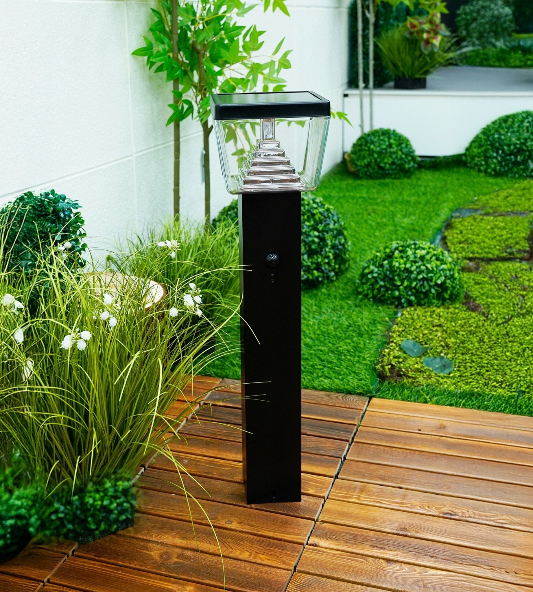 Borne Led solaire LIBERTY - Détecteur de mouvements - 3 modes d'éclairages 100 à 1000 lumens - Lumihome