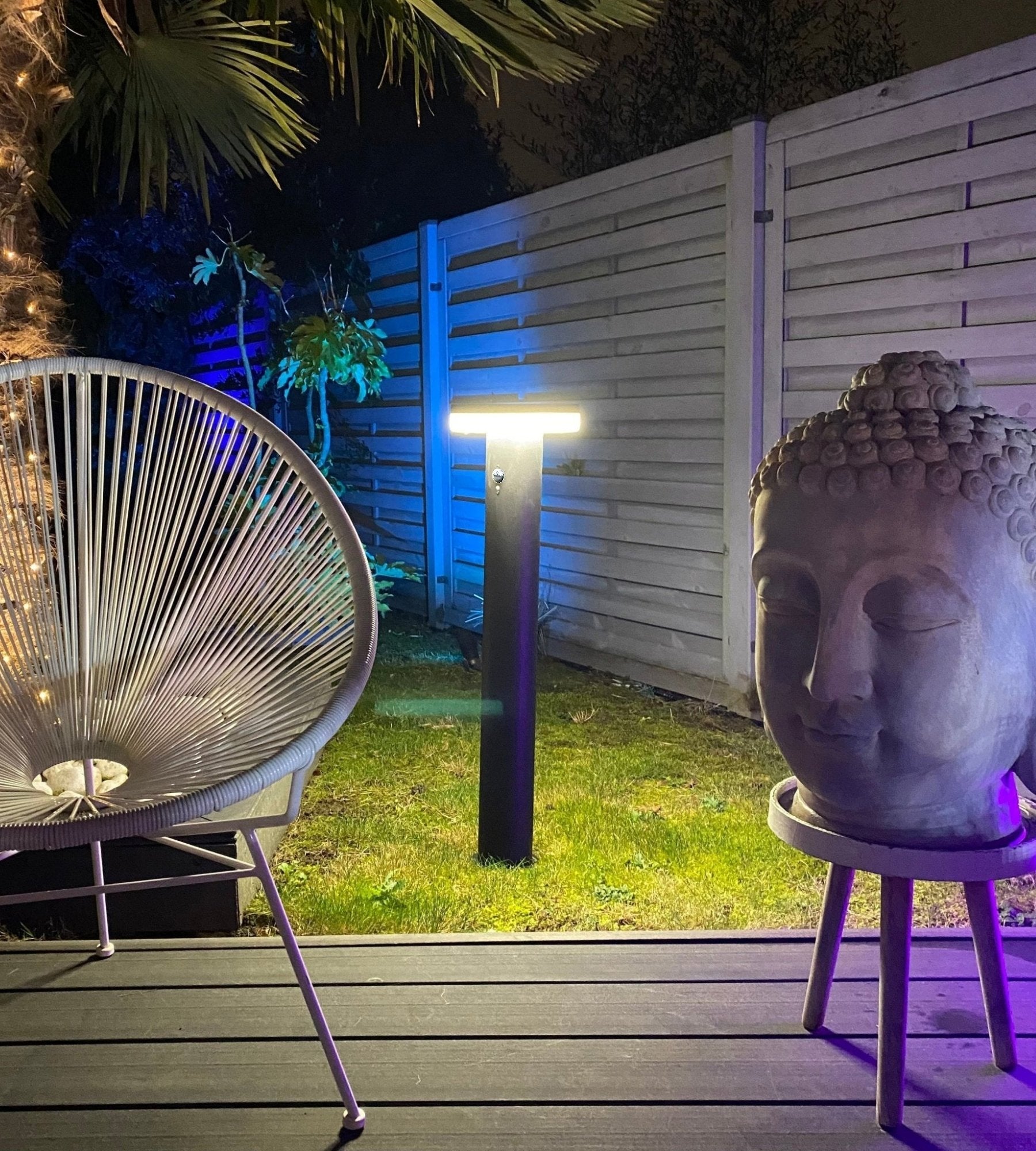 Borne Led solaire noire ALTO - Détecteur de mouvements - 3 modes d'éclairage de 150 à 1000 lumens - Lumihome