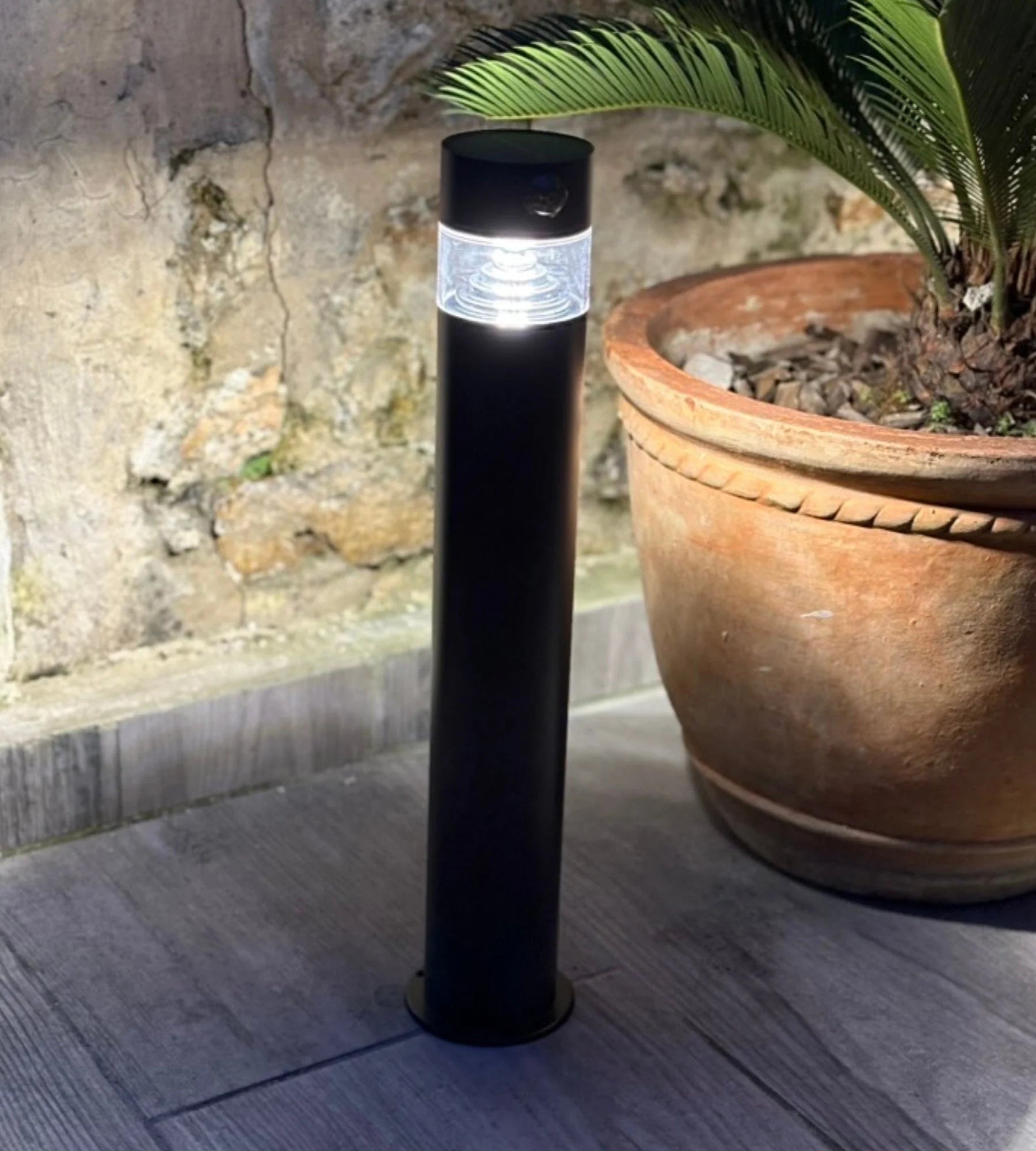 Borne led solaire ORION - À planter - Hauteur 50 cm - De 75 à 150 lumens - Lumihome