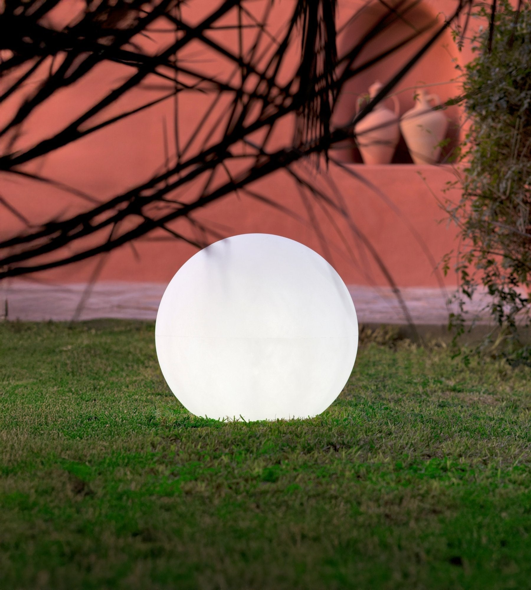 Boule lumineuse solaire et rechargeable BULY - RGB+CCT télécommandable - Extérieur et Intérieur - Lumihome