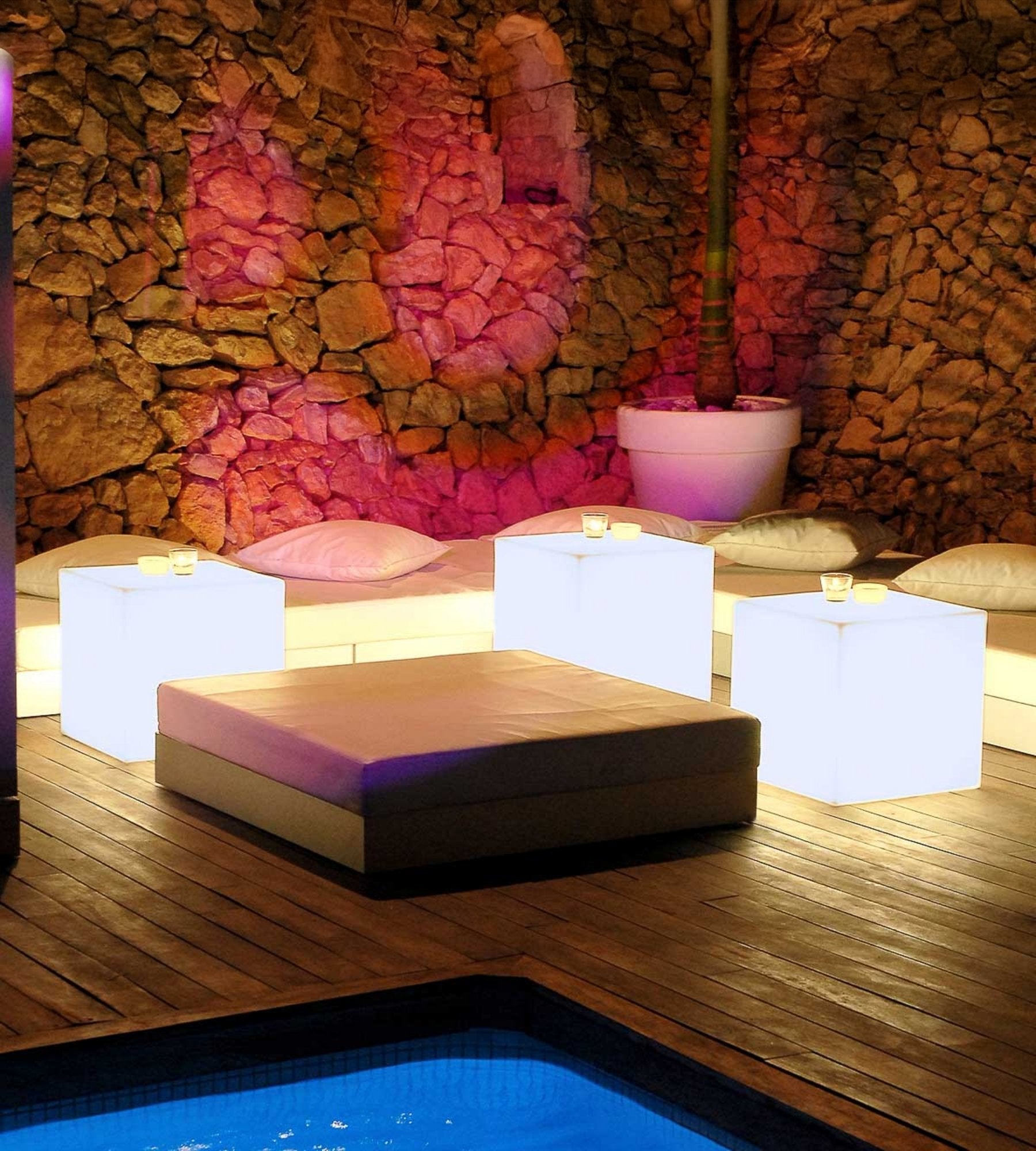 Cube lumineux solaire et rechargeable CUBY - RGB+CCT télécommandable - Extérieur et Intérieur - Lumihome