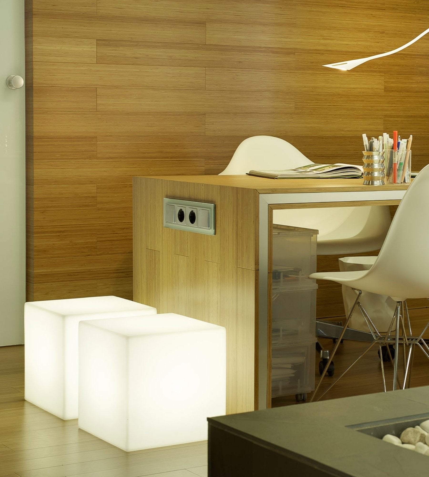 Cube lumineux solaire et rechargeable CUBY - RGB+CCT télécommandable - Extérieur et Intérieur - Lumihome