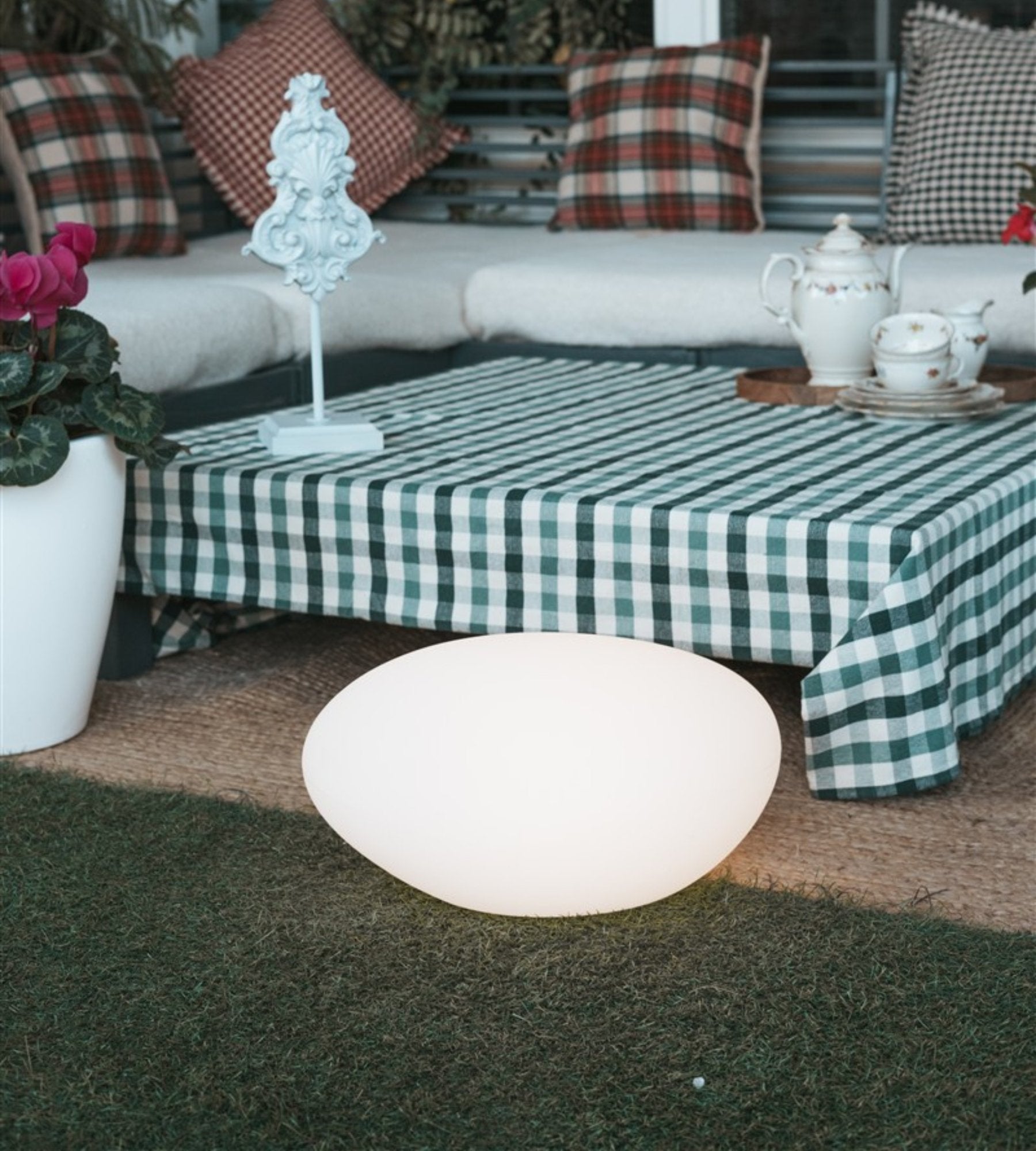 Galet lumineux solaire et rechargeable PETRA - RGB+CCT télécommandable - Détecteur crépusculaire - Lumihome
