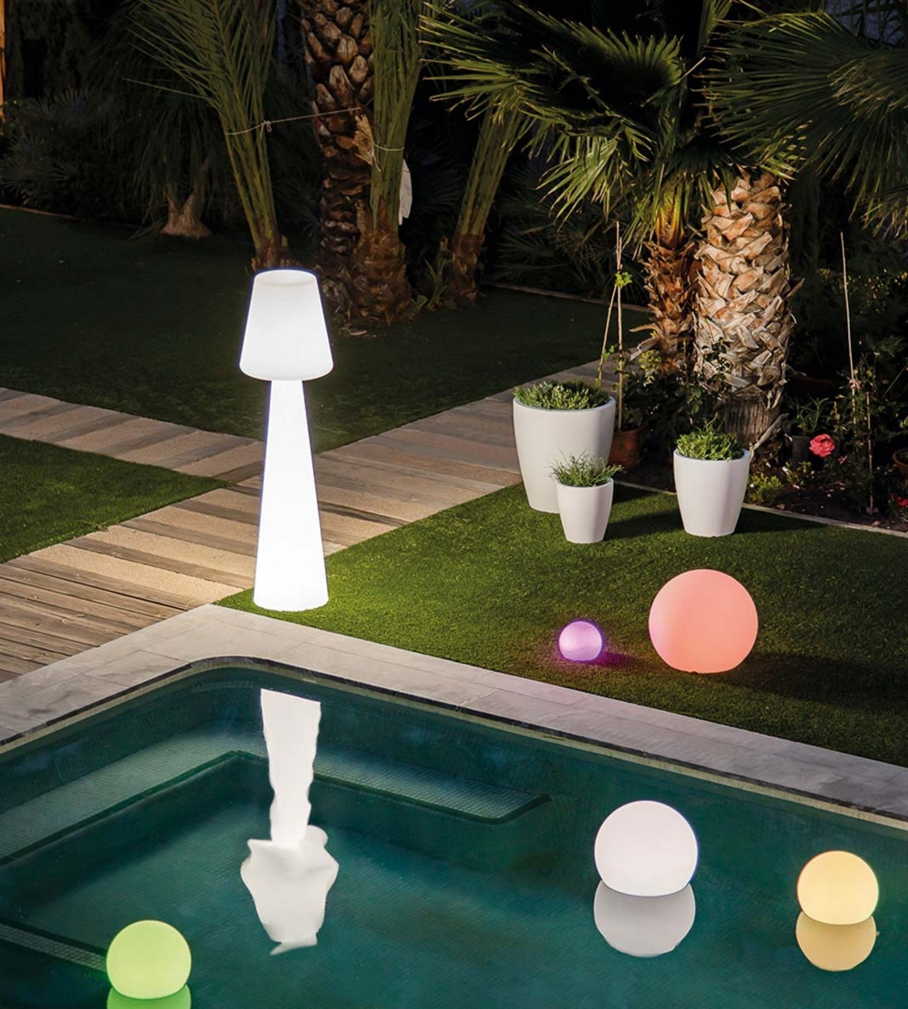 Lampadaire design rechargeable LOLA - Éclairage blanc et multicolore réglable - Extérieur et Intérieur - Lumihome