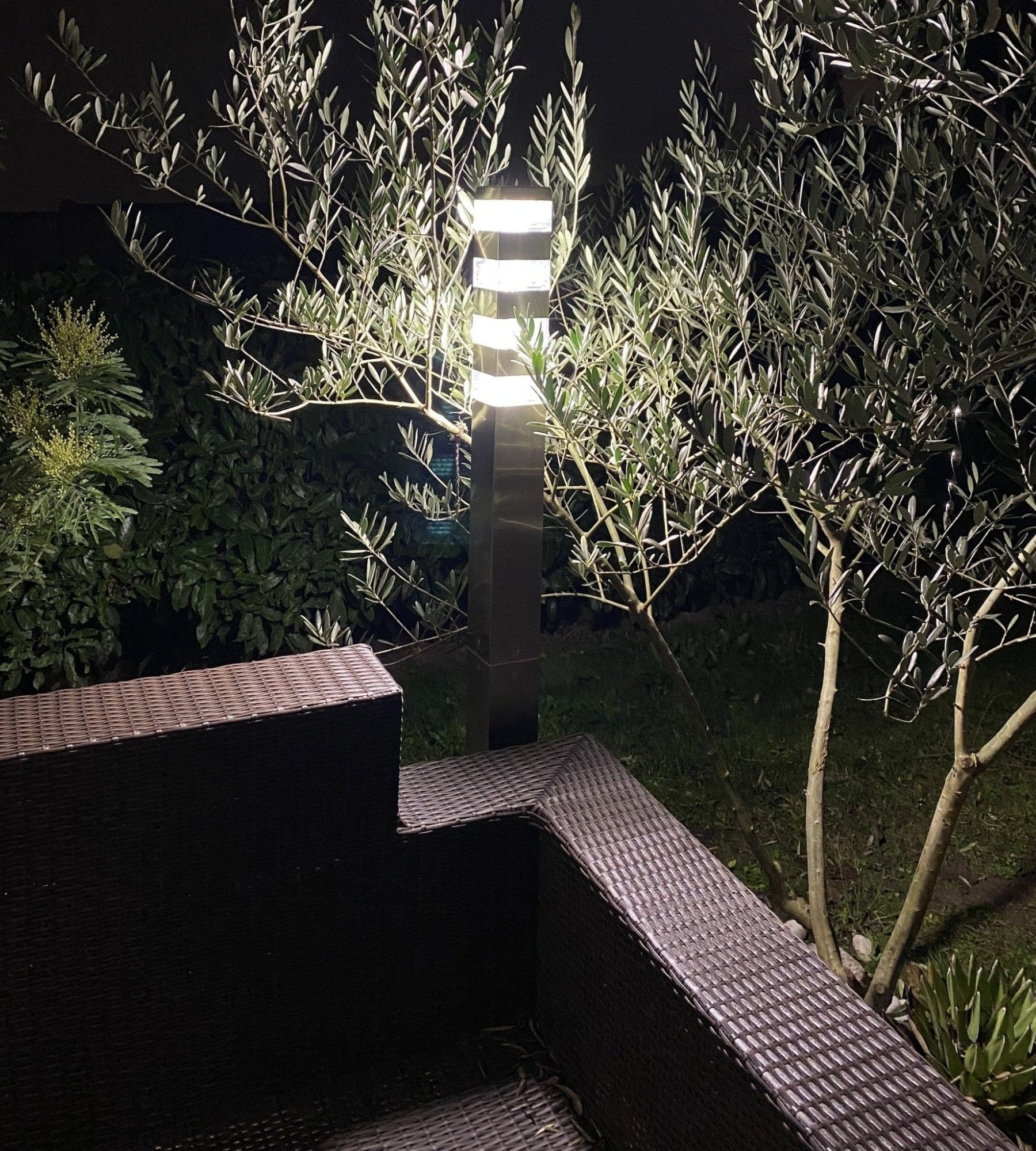 Lampadaire LED Pyramide, 2000 lumens, Blanc neutre - 64 leds - Hauteur 2 mètres - Modulable