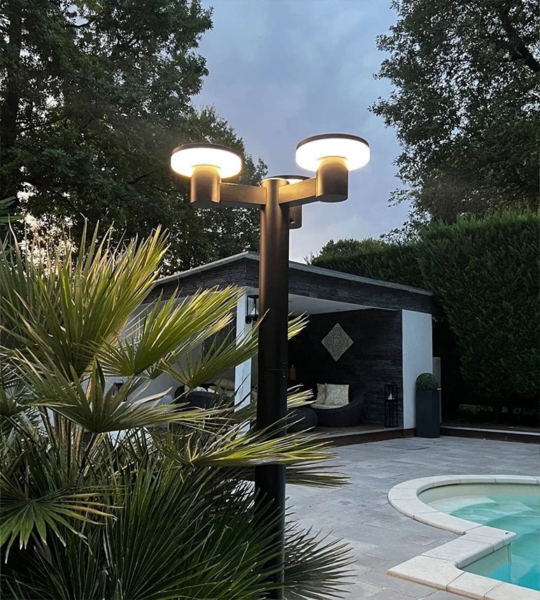 Lampadaire solaire Led ALTO 3000 - Hauteur 2m - Télécommandable - 300 à 3000 lumens - Lumihome
