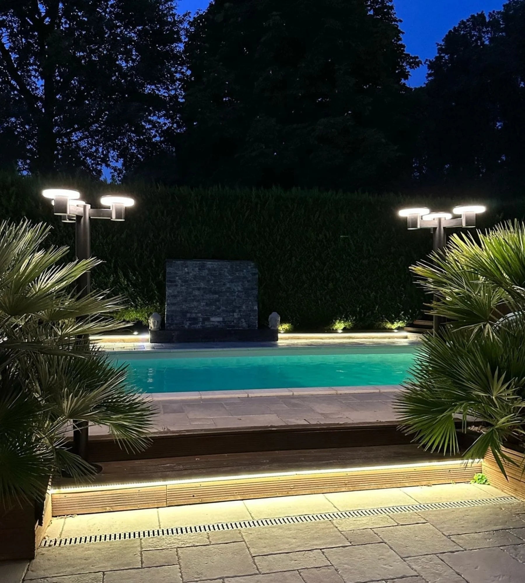 Lampadaire solaire Led ALTO 3000 - Hauteur 2m - Télécommandable - 300 à 3000 lumens - Lumihome