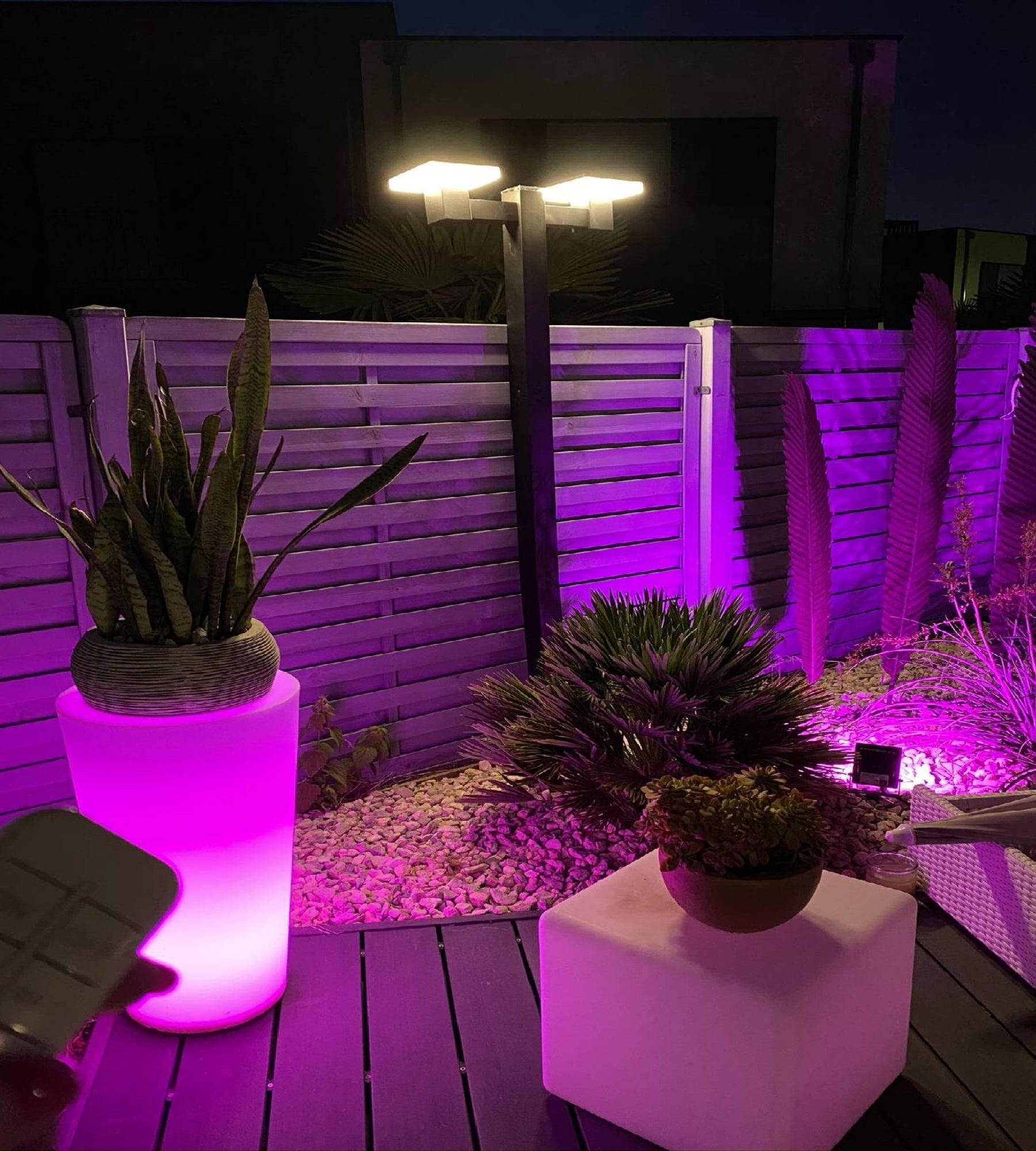 Lampadaire LED solaire SUN–2000, Noir, 120/200 cm,Télécommandable