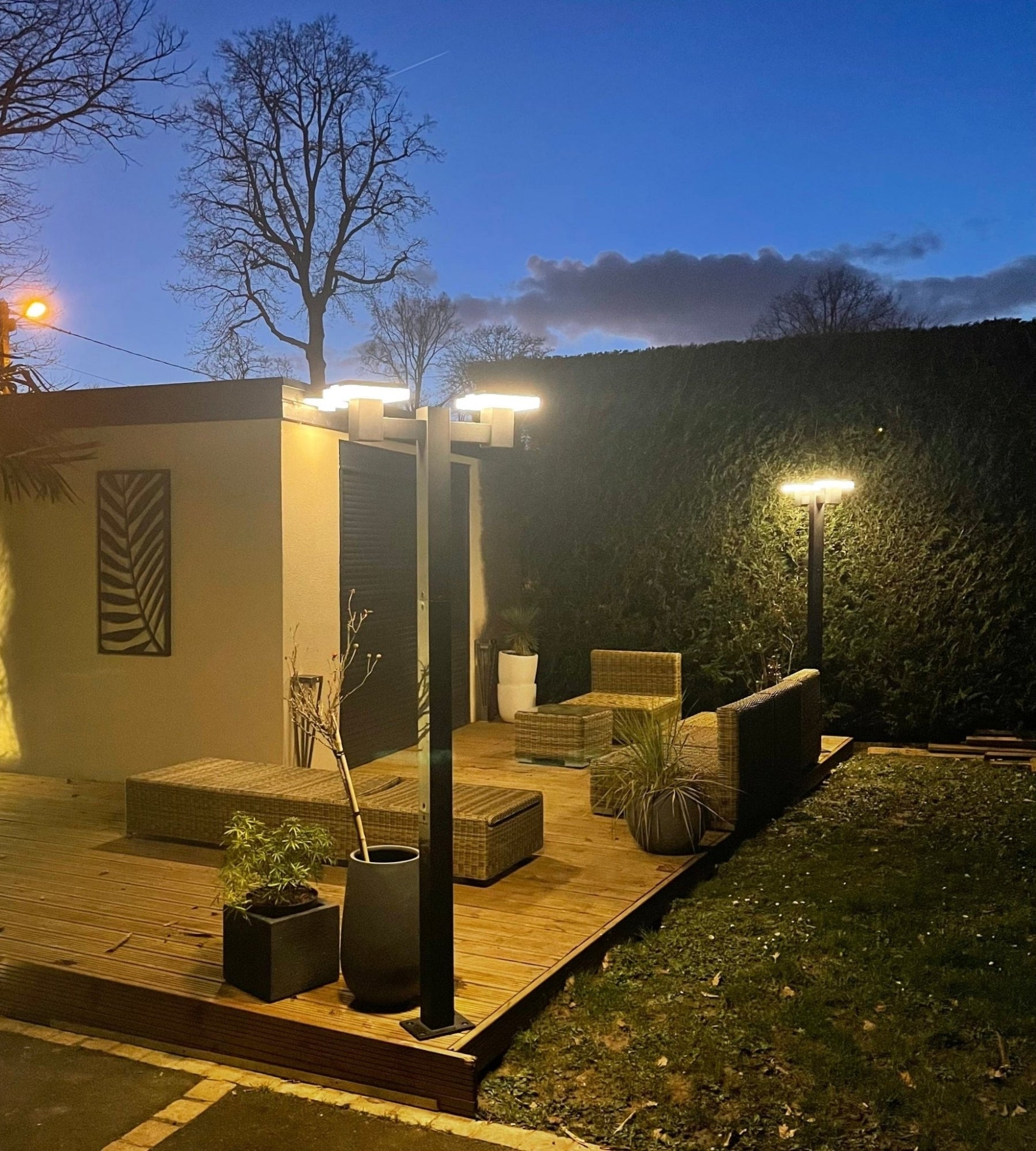 Lampadaire LED solaire SUN–2000, Noir, 120/200 cm,Télécommandable
