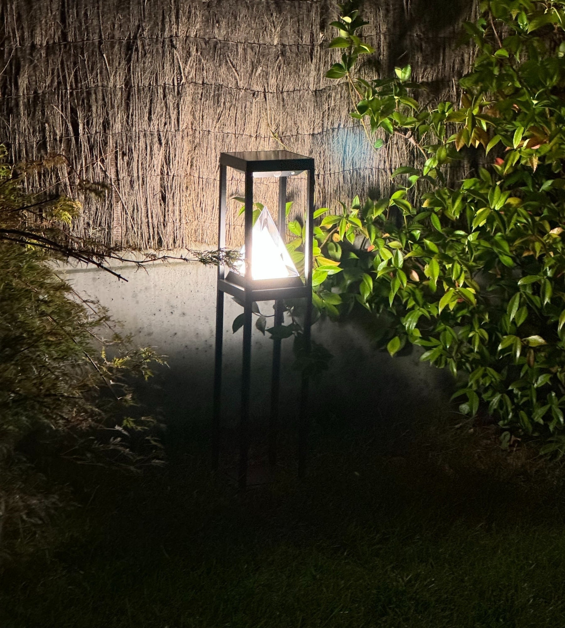 Lampe à poser Led solaire KEOPS - Détecteur de mouvement - 3 modes d'éclairages de 75 à 600 lumens - Lumihome
