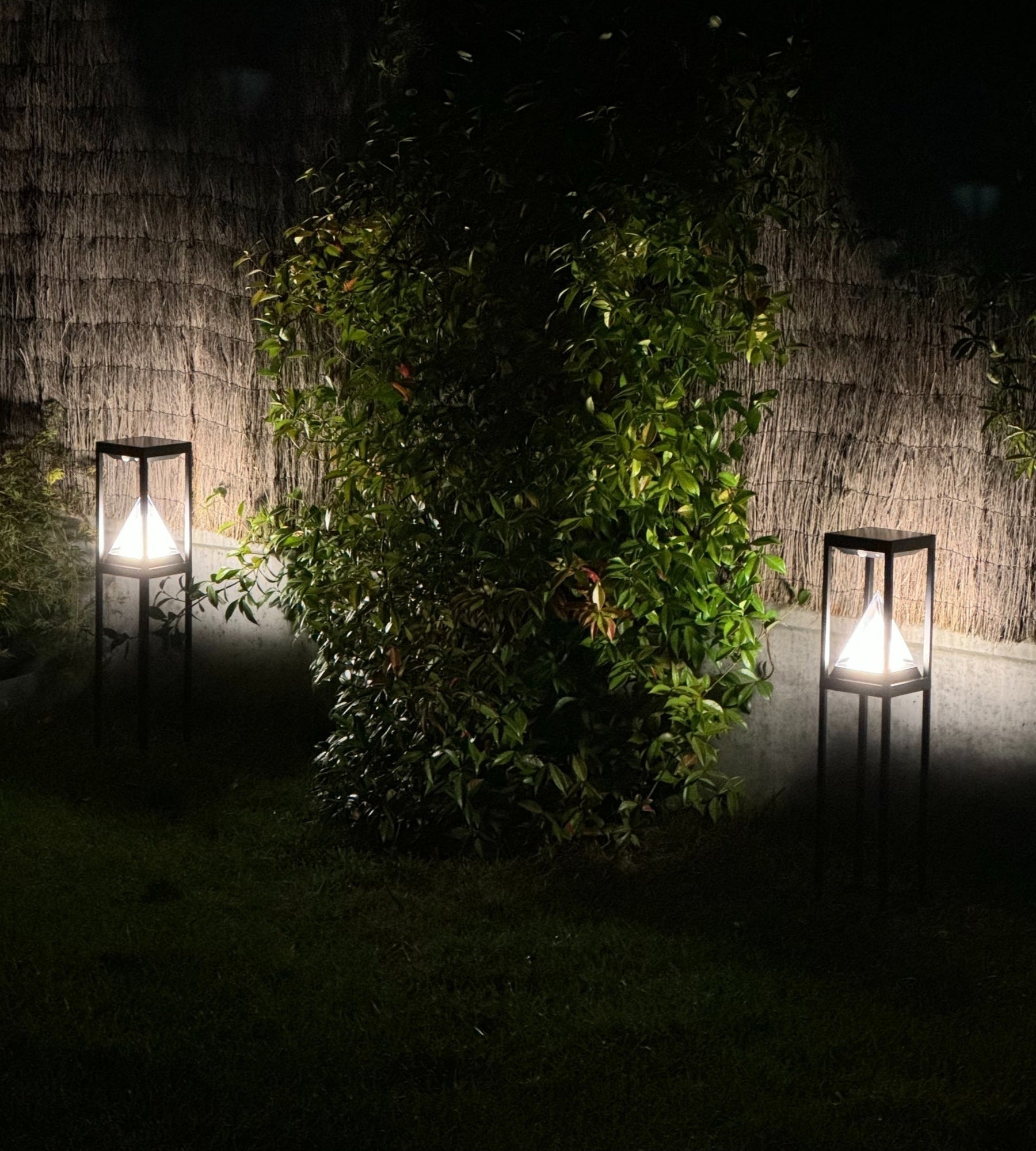 Lampe à poser Led solaire KEOPS - Détecteur de mouvement - 3 modes d'éclairages de 75 à 600 lumens - Lumihome