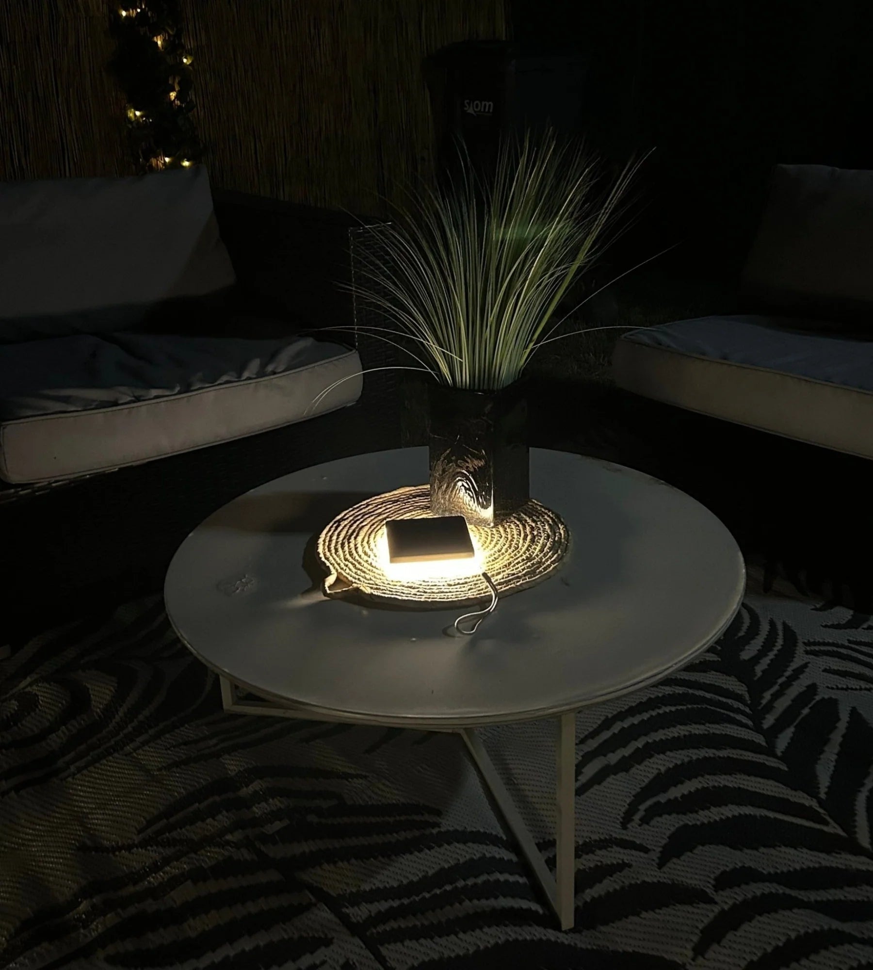 Lampe de table Led solaire NOMADE carré - 5 modes d'éclairages de 40 à 270 lumens - Prise USB - Batterie 1600mAh - Lumihome