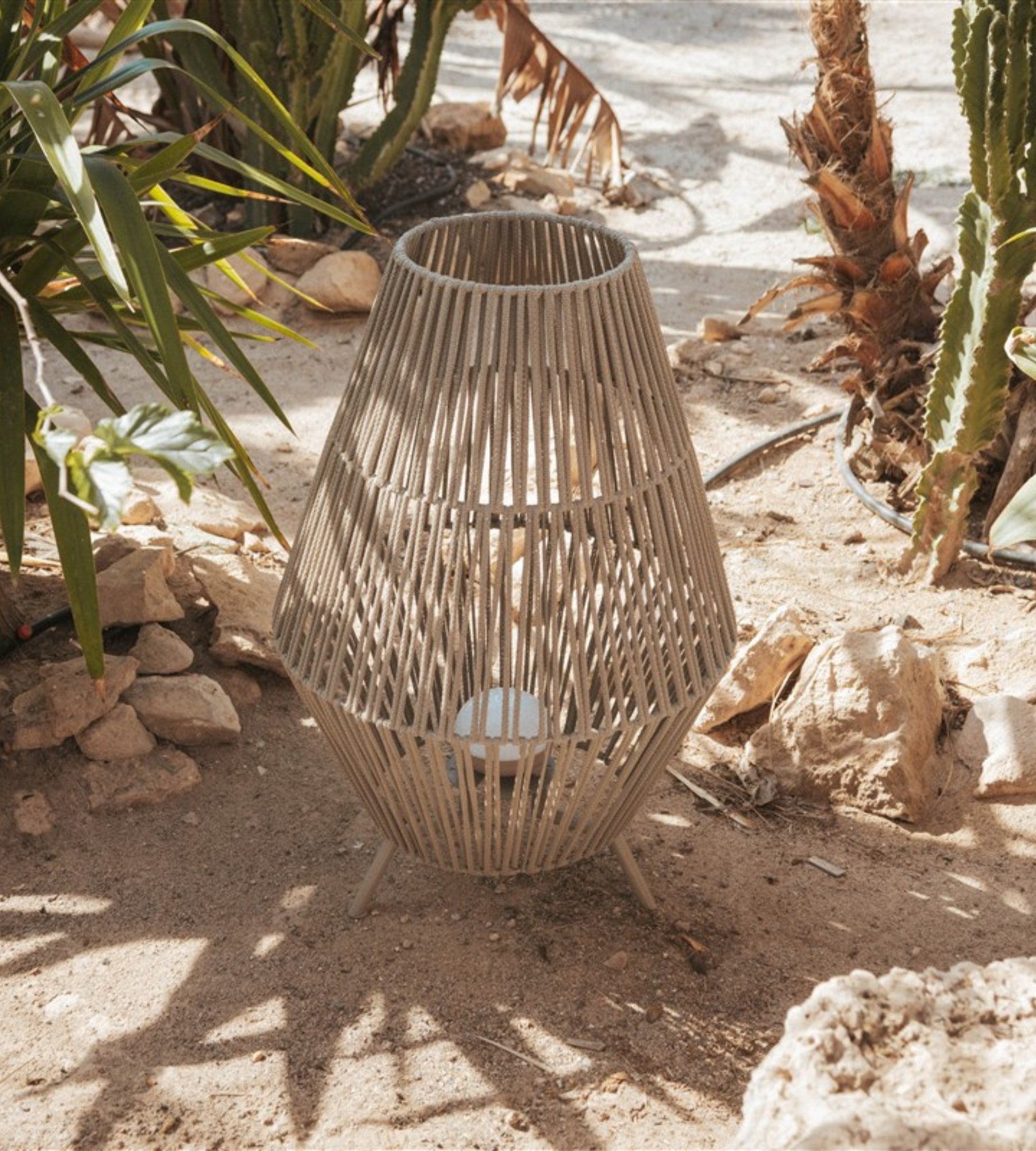 Lampe décorative tressée CONTA - Intérieur et Extérieur - Batterie rechargeable - Lumihome