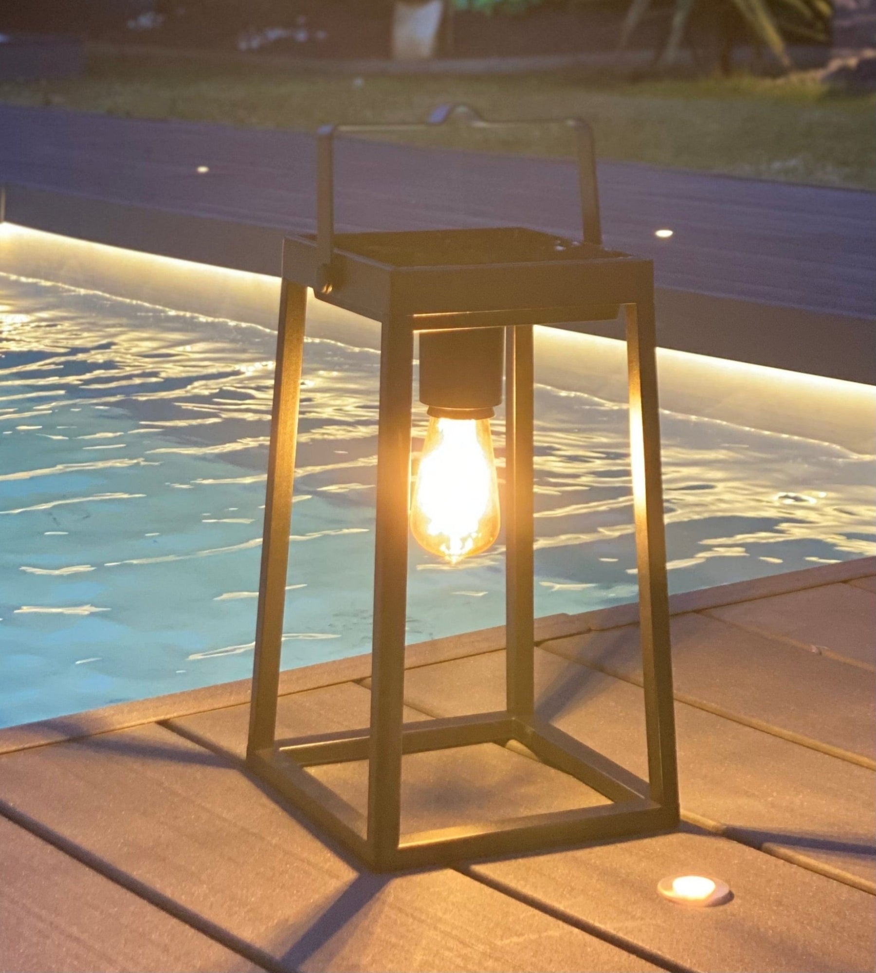 Lanterne LED solaire FAIRY, Noire - Ampoule E27 incluse