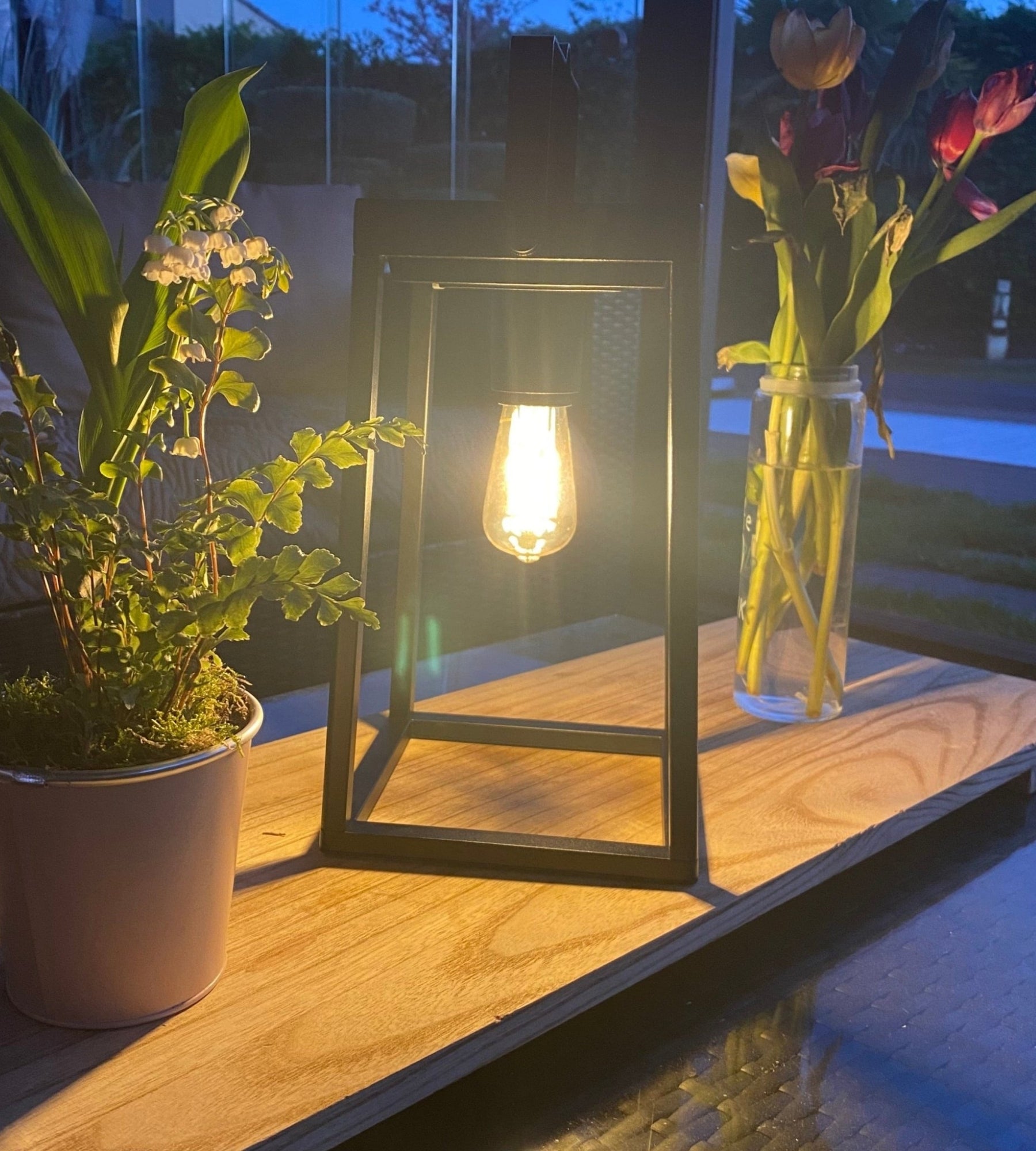 Lanterne LED solaire FAIRY, Noire - Ampoule E27 incluse