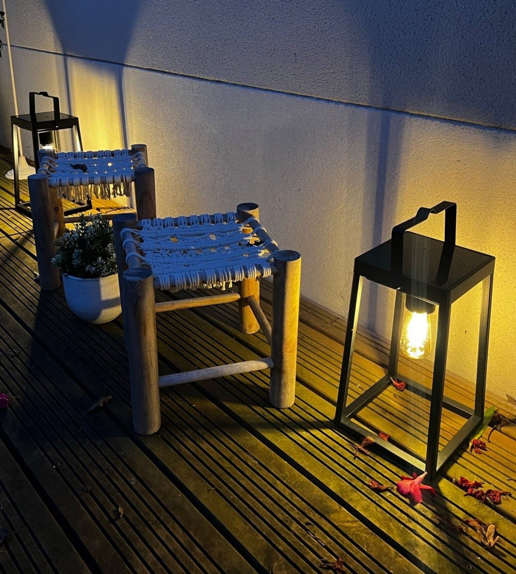 Lanterne LED solaire FAIRY, Noire - Ampoule E27 incluse