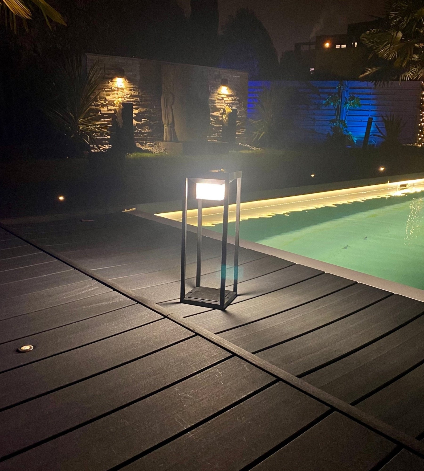 Lanterne LED solaire PICASSO, Noire, avec détecteur - 3 modes d'éclairage de 75 à 600 lumens