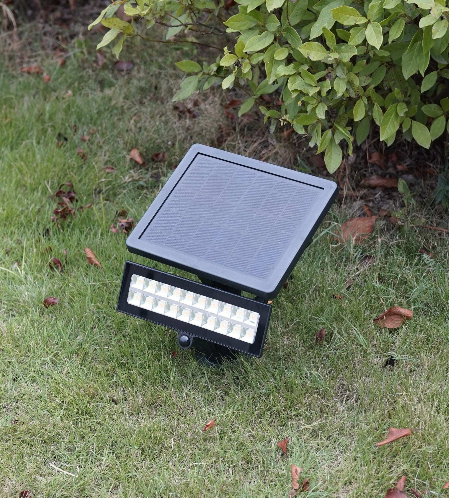 Projecteur led solaire ultra–puissant POWER–2000 - Détecteur de mouvements - 3 modes d'éclairage 200 à 1800 lumens - Lumihome