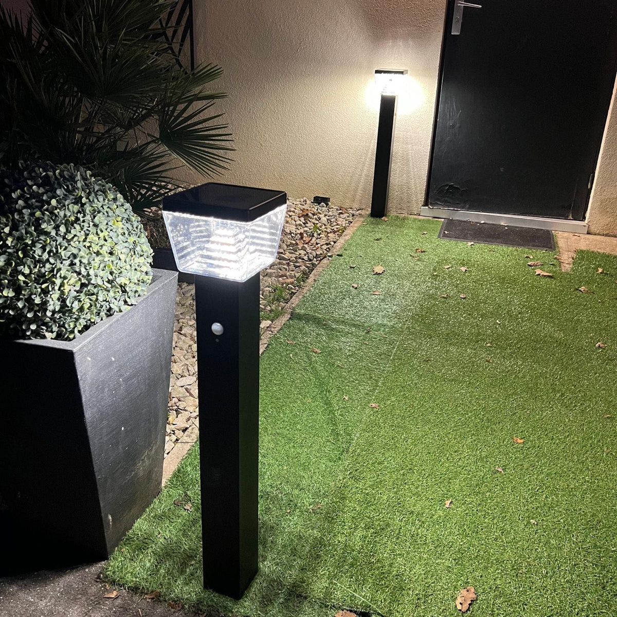 Borne Led solaire LIBERTY - Détecteur de mouvements - 3 modes d'éclairages - 75 à 600 lumens - Lumihome-France.com